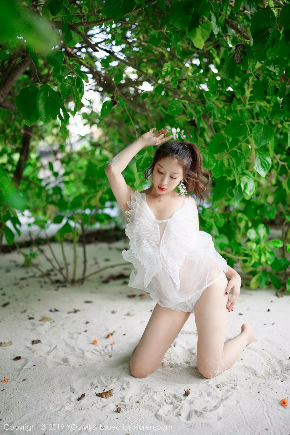 秀人集.com_[HuaYang花漾]Vol.191_嫩模筱慧马尔代夫旅拍沙滩透视薄纱内衣秀翘臀撩人诱惑写真40P