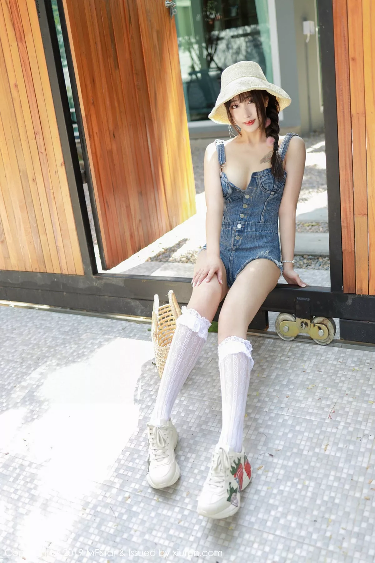 秀人集.com_[MFStar模范学院]Vol.228_嫩模Betty林子欣日本旅拍牛仔连体衣真空露豪乳诱惑写真57P
