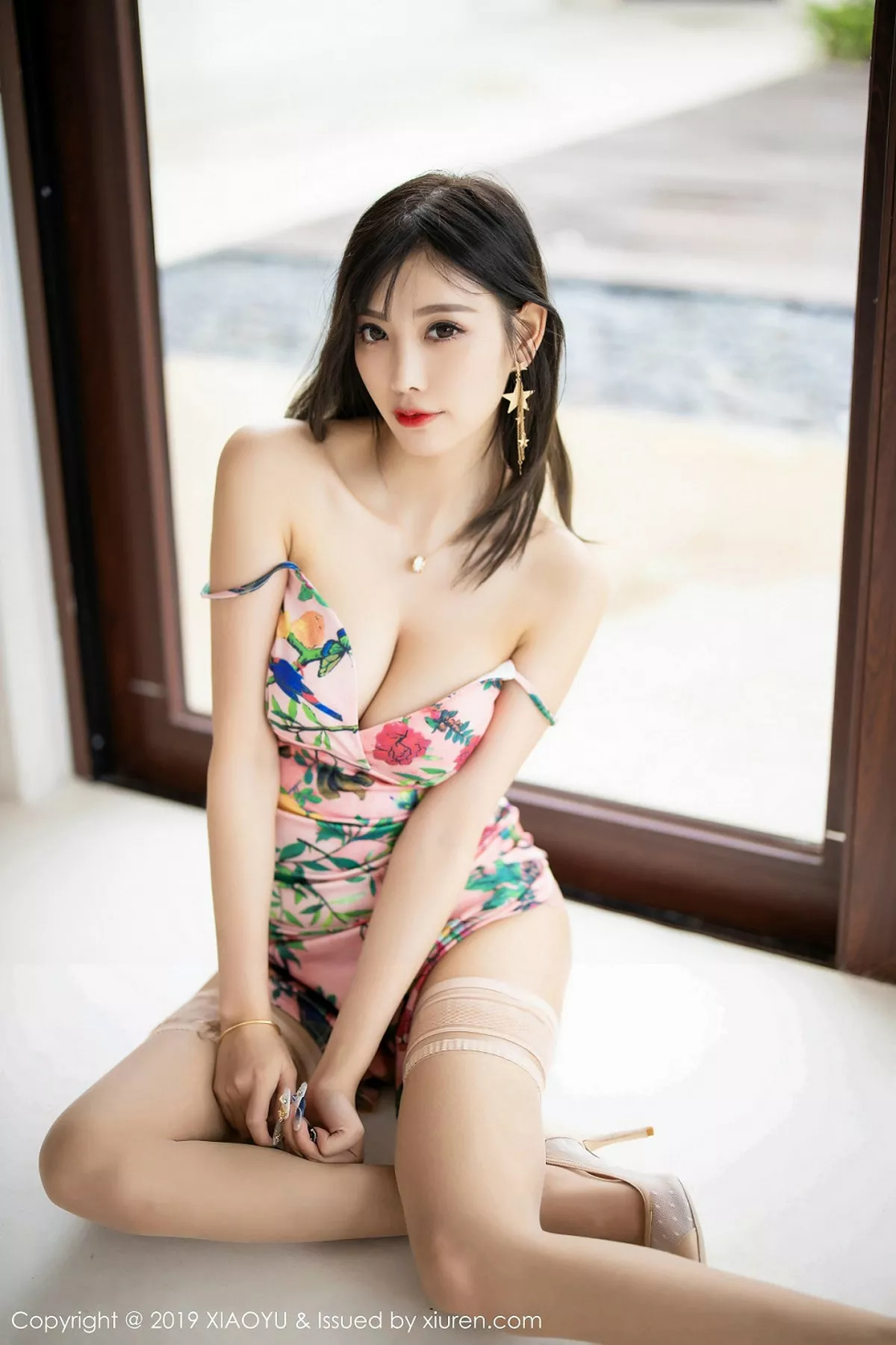 秀人集.com_[XiaoYu画语界]Vol.194_女神杨晨晨sugar心愿旅拍华丽吊裙+性感比基尼完美诱惑写真70P