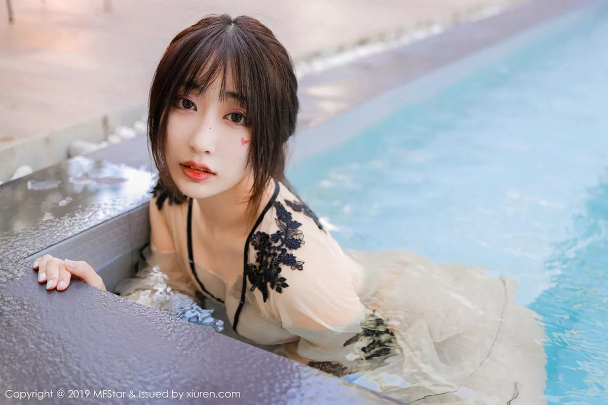 秀人集.com_[MFStar模范学院]Vol.230_嫩模Betty林子欣泰国清迈旅拍泳池出浴美人湿身诱惑写真62P