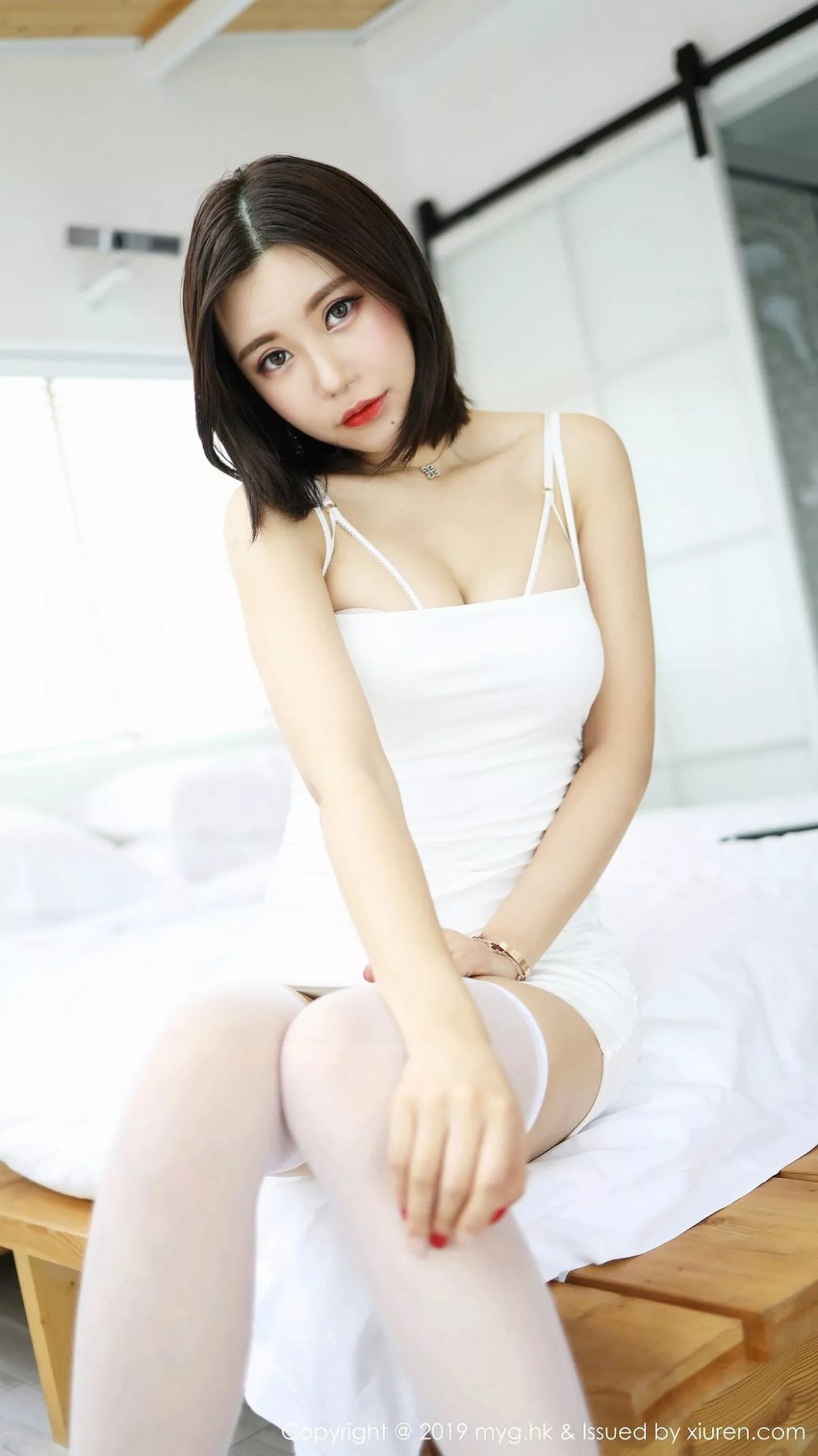 秀人集.com_[MyGirl美媛馆]Vol.401_嫩模绮里嘉ula私房蕾丝镂空内衣配白丝袜秀白嫩肌肤诱惑写真40P