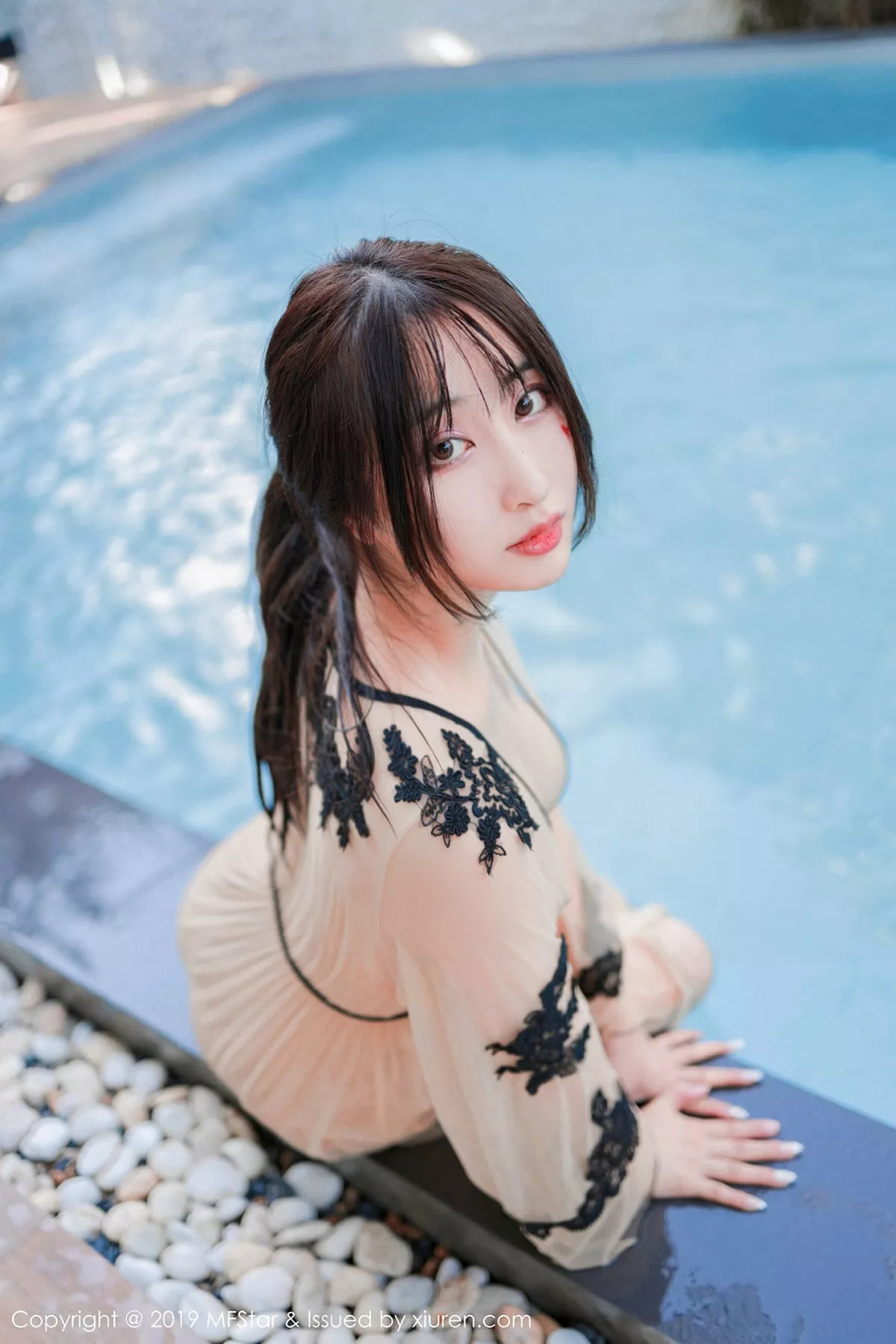 秀人集.com_[MFStar模范学院]Vol.230_嫩模Betty林子欣泰国清迈旅拍泳池出浴美人湿身诱惑写真62P