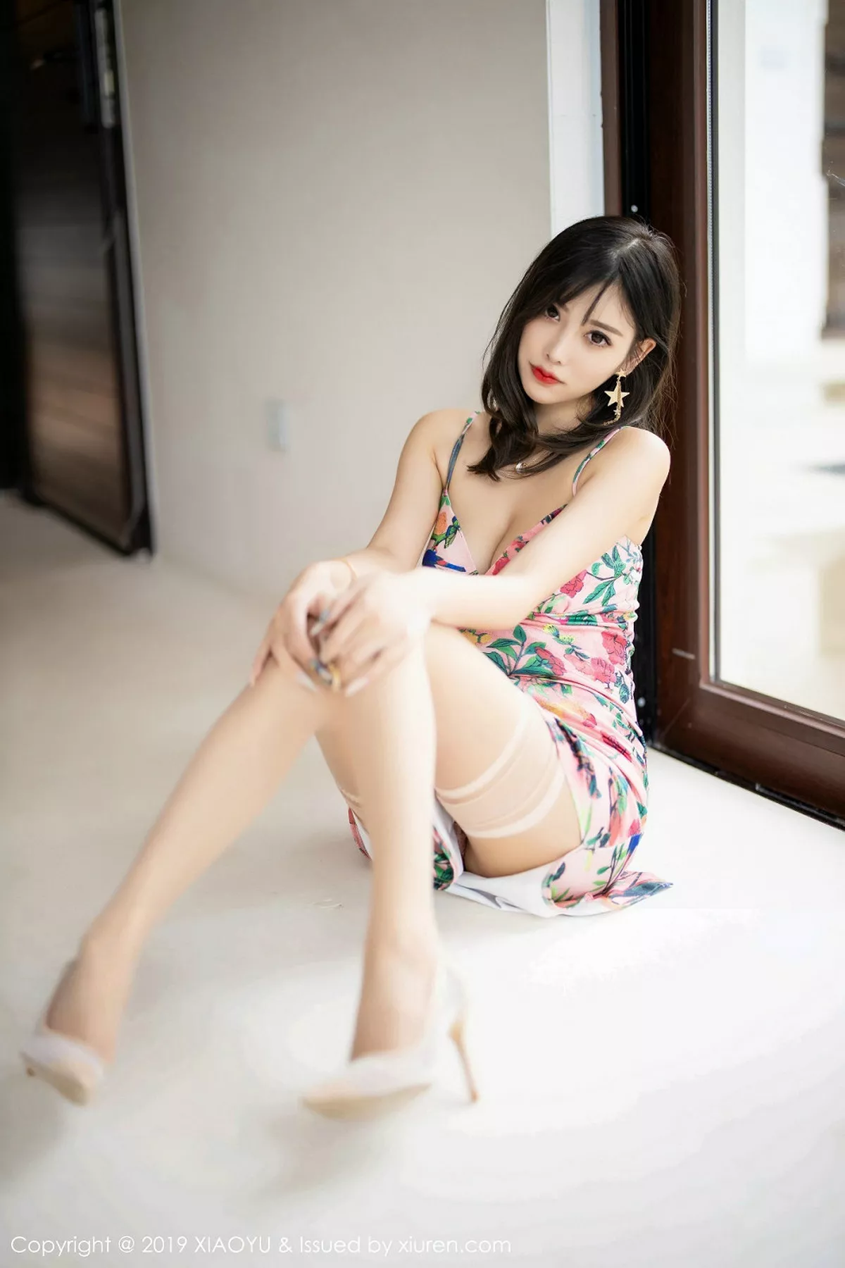 秀人集.com_[XiaoYu画语界]Vol.194_女神杨晨晨sugar心愿旅拍华丽吊裙+性感比基尼完美诱惑写真70P