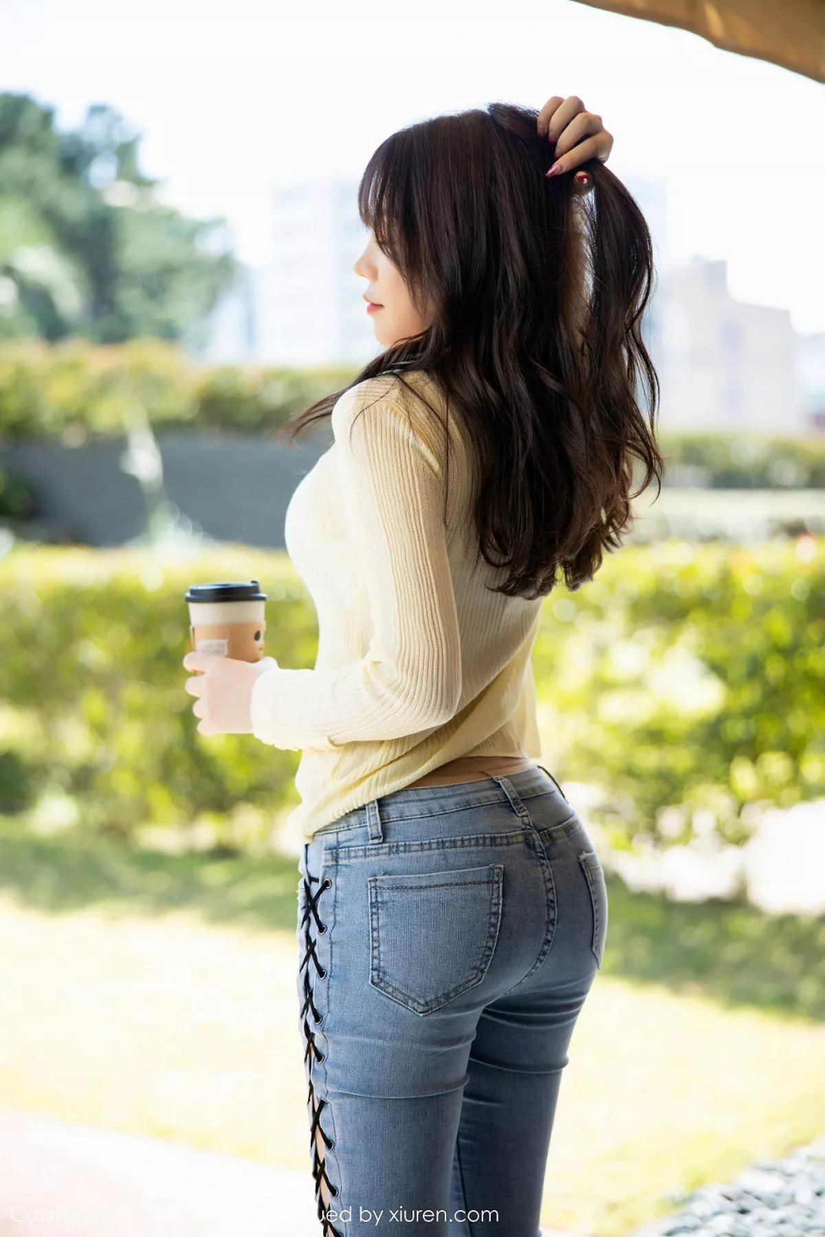 秀人集.com_[XiaoYu画语界]Vol.197_女神芝芝Booty济州岛旅拍私房紧身牛仔裤半脱秀翘臀诱惑写真120P