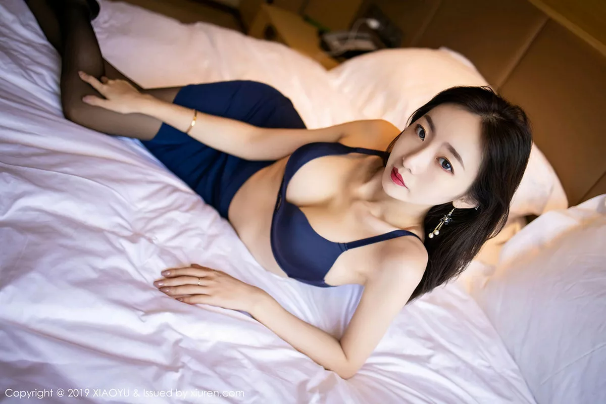 秀人集.com_[XiaoYu画语界]Vol.203_嫩模安琪Yee私房职业装半脱露性感内衣黑丝美腿诱惑写真63P