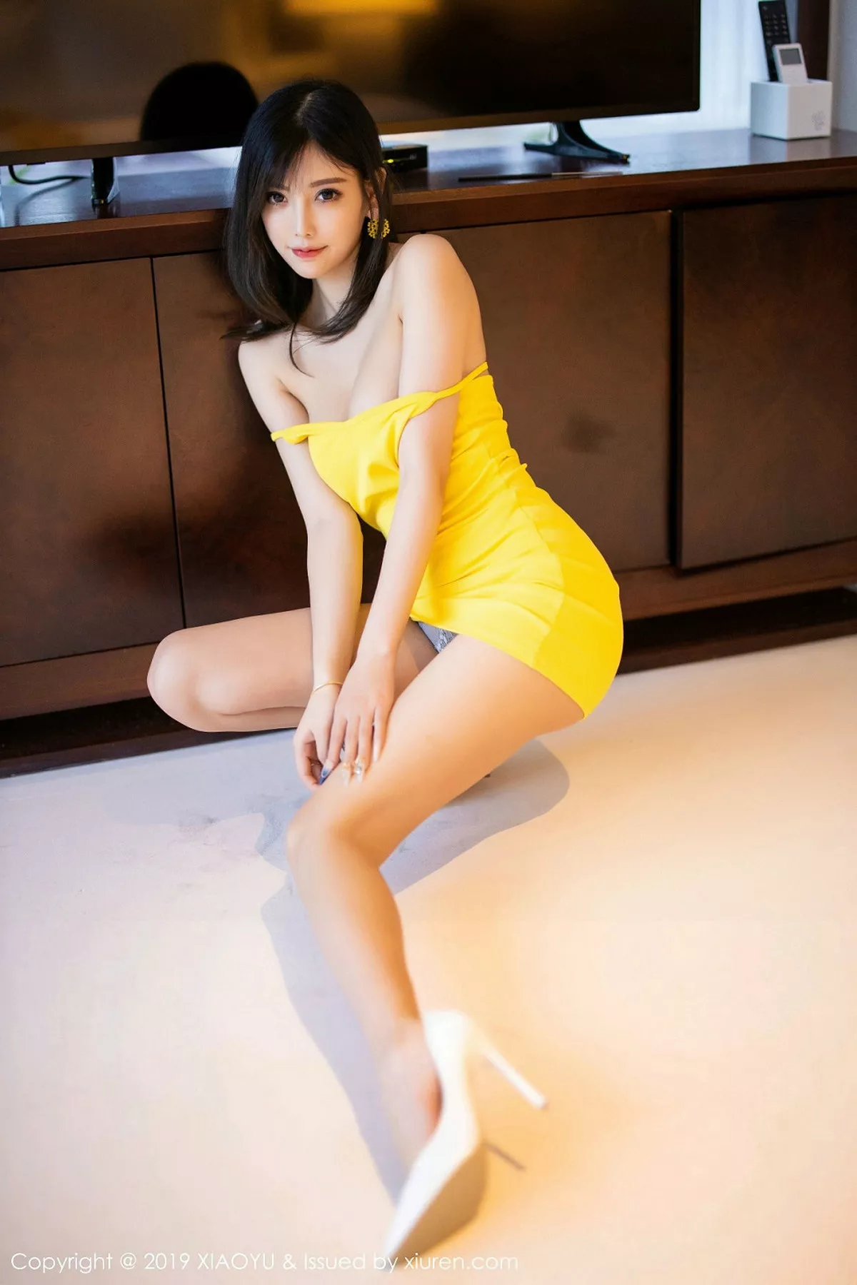 秀人集.com_[XiaoYu画语界]Vol.204_女神杨晨晨sugar心愿旅拍私房黄色吊带裙半脱诱惑写真58P
