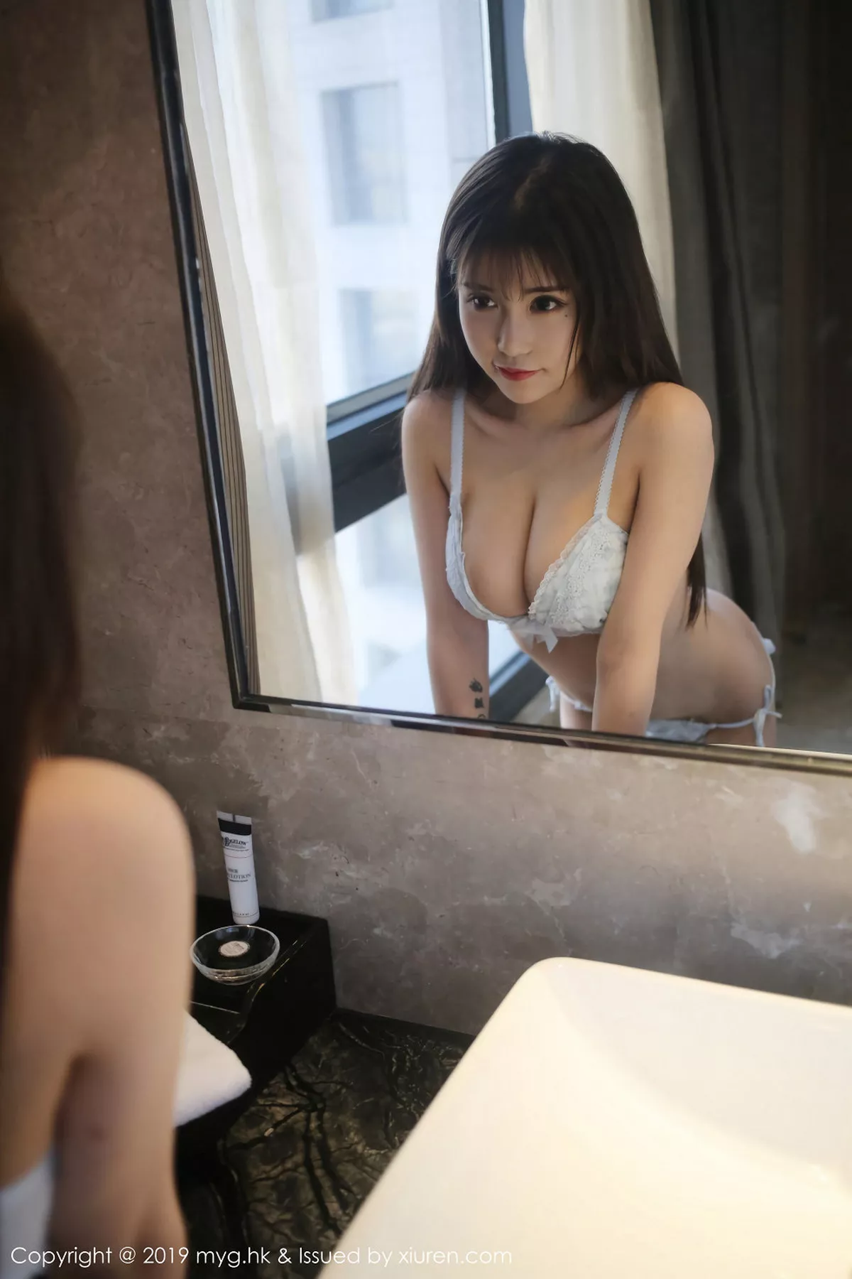 秀人集.com_[MyGirl美媛馆]Vol.415_嫩模悠悠酱yoyoyo私房浴室里浴巾裹身秀丰乳肥臀诱惑写真45P