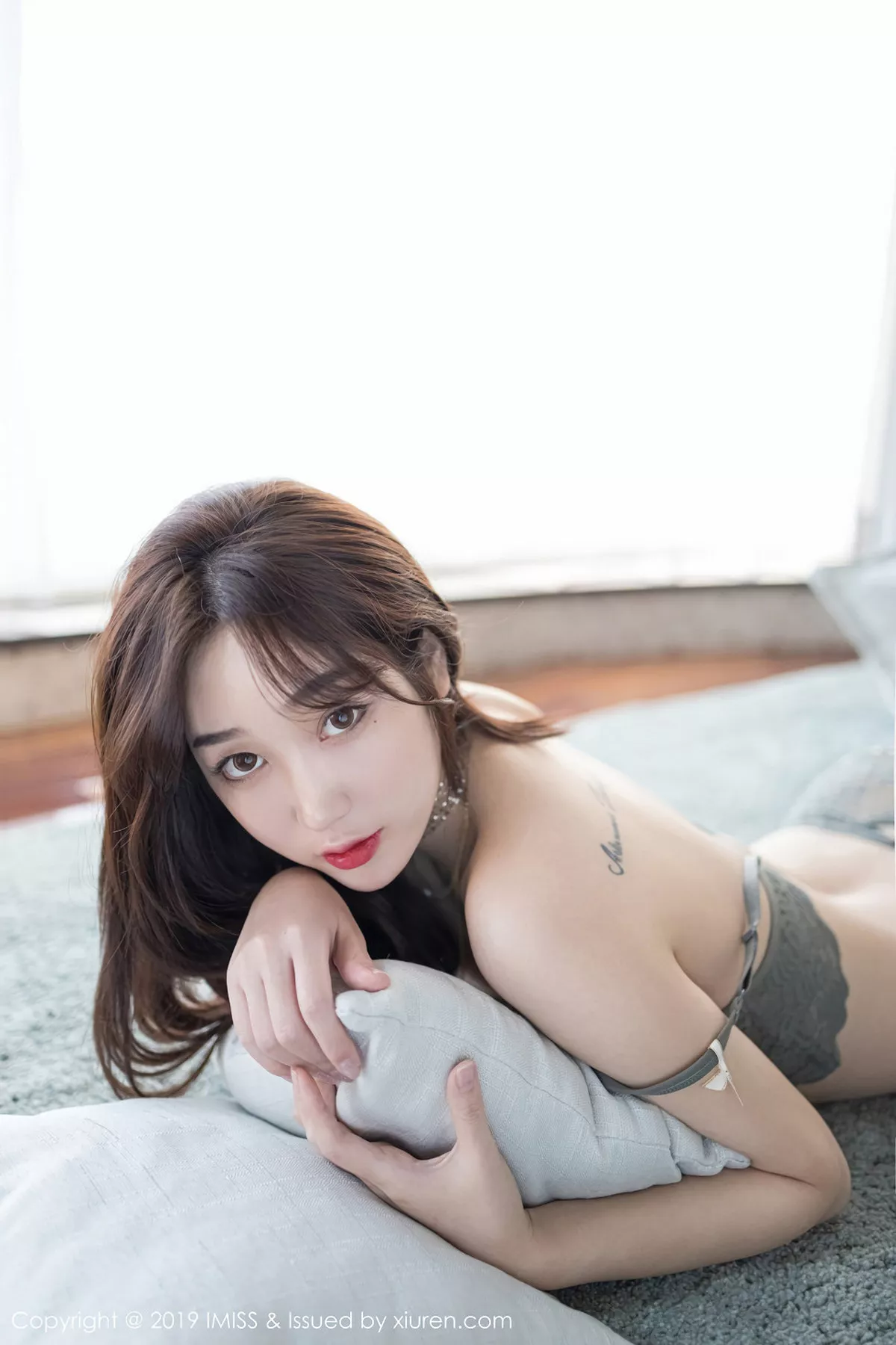 秀人集.com_[IMISS爱蜜社]Vol.420_嫩模小九月私房黑色吊裙半脱露性感蕾丝内衣惹火诱惑写真41P