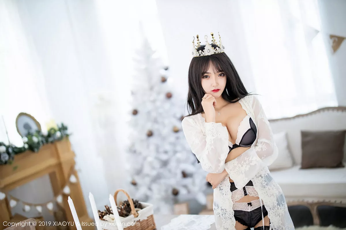 秀人集.com_[XiaoYu画语界]Vol.222_女神Miko酱吖圣诞主题私房床上黑色吊带蕾丝袜惹火诱惑写真110P