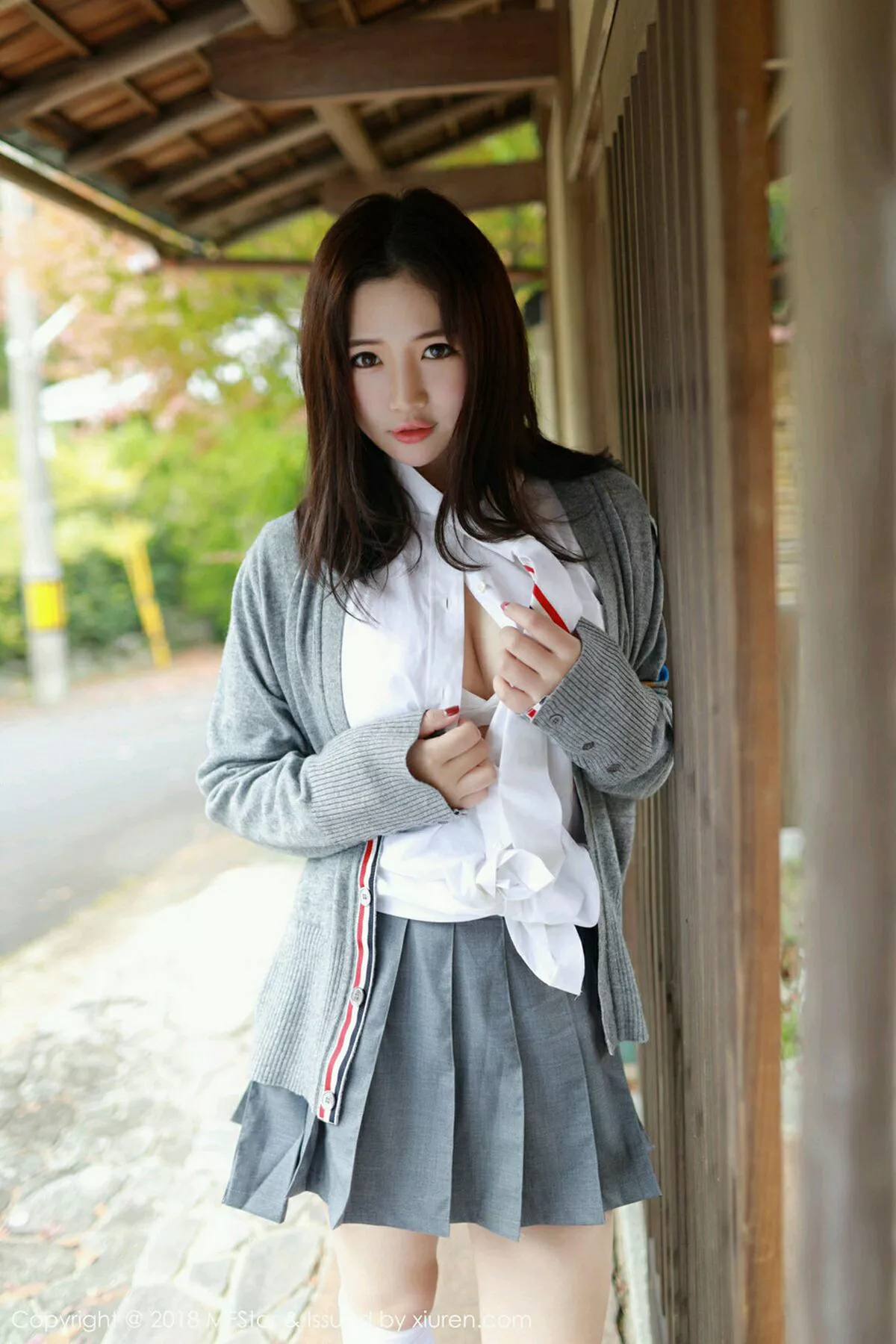 秀人集.com_[MFStar模范学院]Vol.162_女神徐cake日本旅拍性感衬衣配短裙半露白嫩美乳诱惑写真40P
