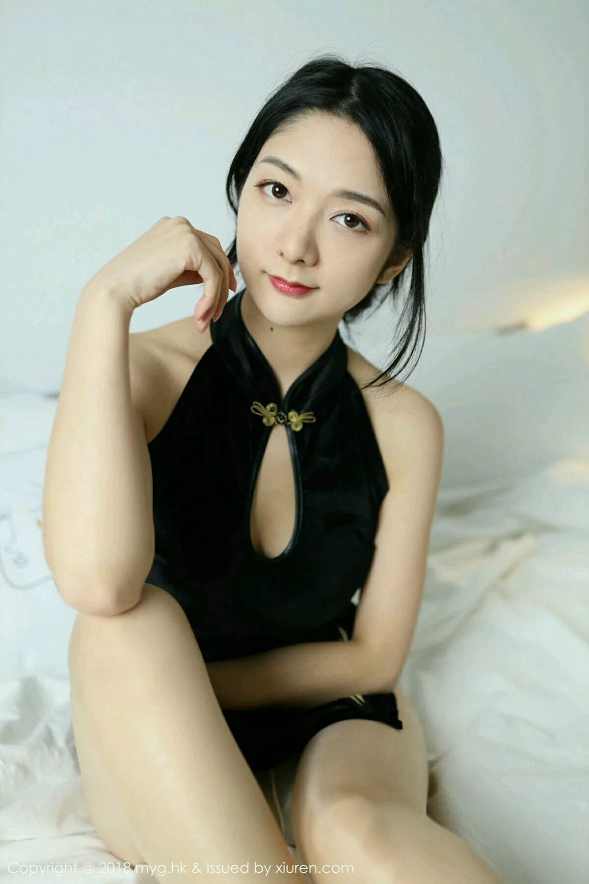 秀人集.com_[MyGirl美媛馆]Vol.326_女神Angela喜欢猫古典韵味旗袍配超薄肉丝裤袜性感写真40P