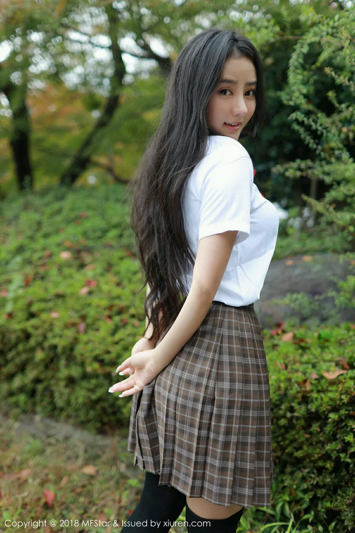 秀人集.com_[MFStar模范学院]Vol.163_嫩模Manuela玛鲁娜日本旅拍户外学生制服靓丽迷人写真42P