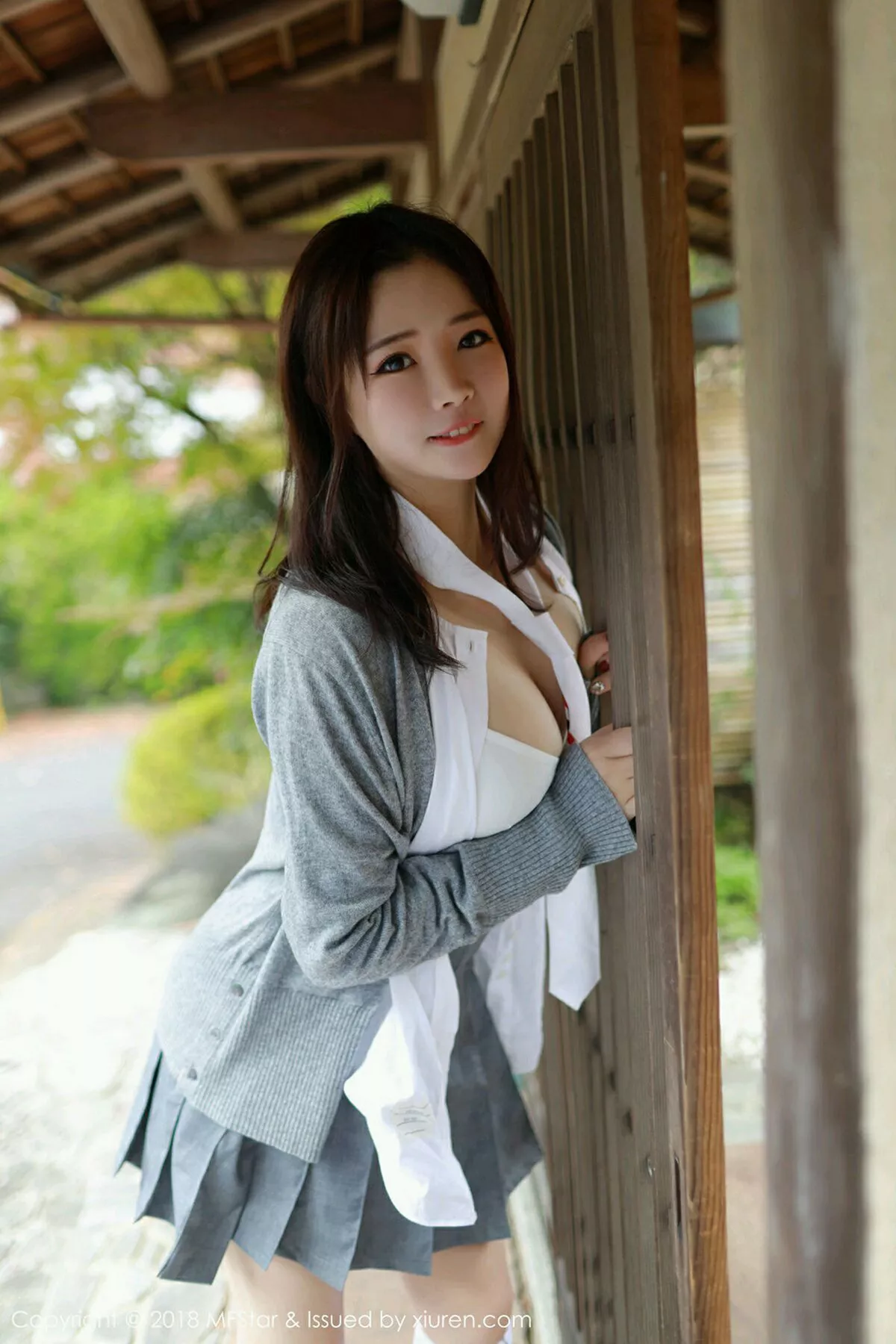 秀人集.com_[MFStar模范学院]Vol.162_女神徐cake日本旅拍性感衬衣配短裙半露白嫩美乳诱惑写真40P