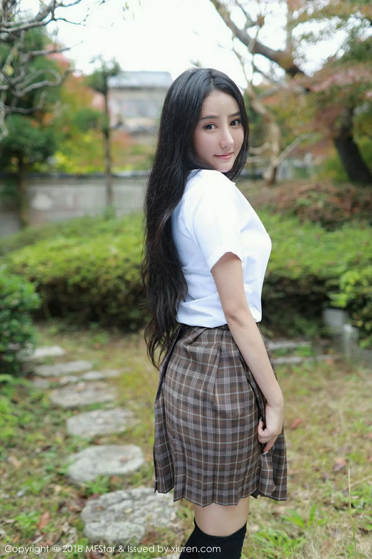 秀人集.com_[MFStar模范学院]Vol.163_嫩模Manuela玛鲁娜日本旅拍户外学生制服靓丽迷人写真42P