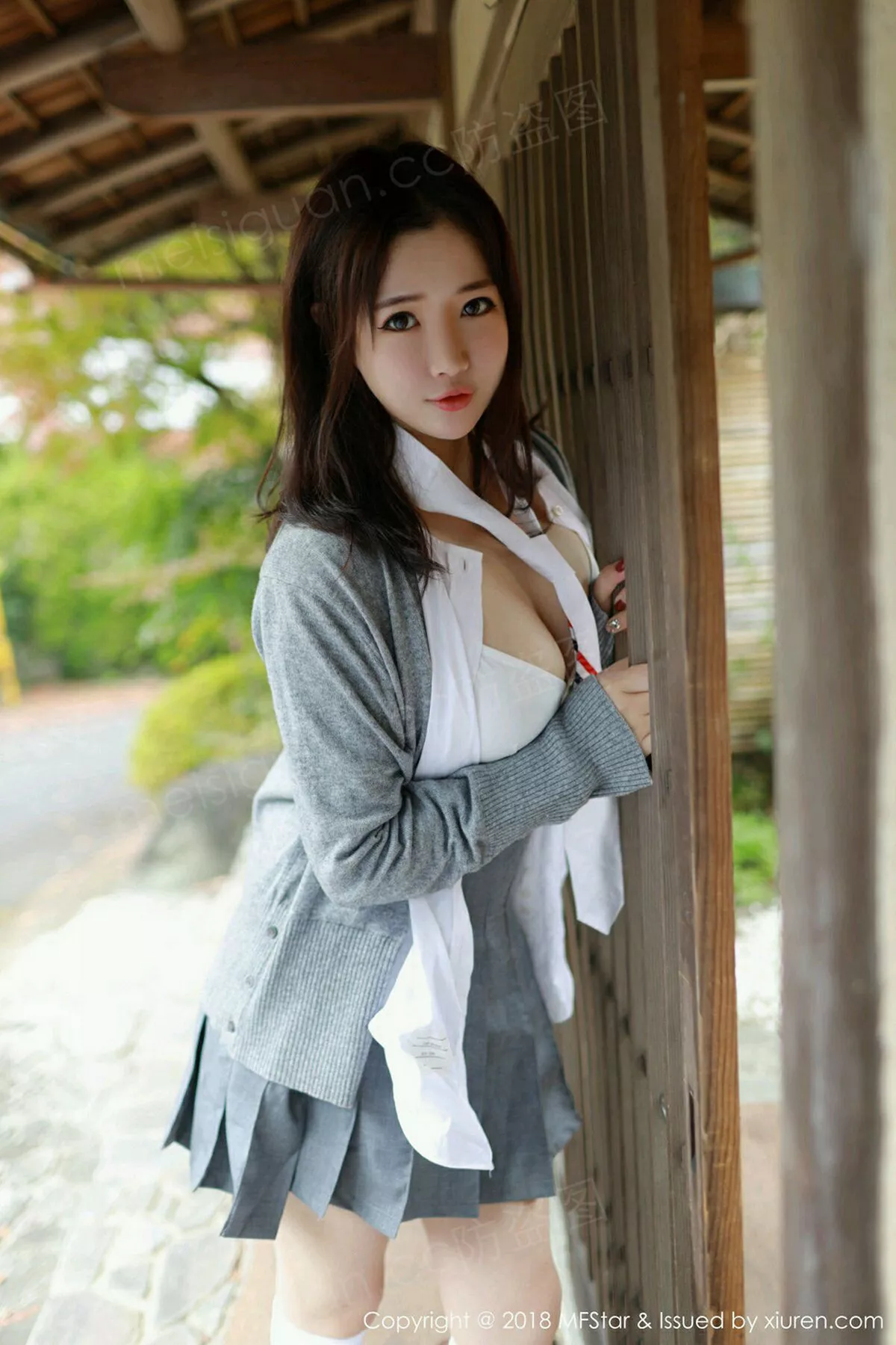 秀人集.com_[MFStar模范学院]Vol.162_女神徐cake日本旅拍性感衬衣配短裙半露白嫩美乳诱惑写真40P