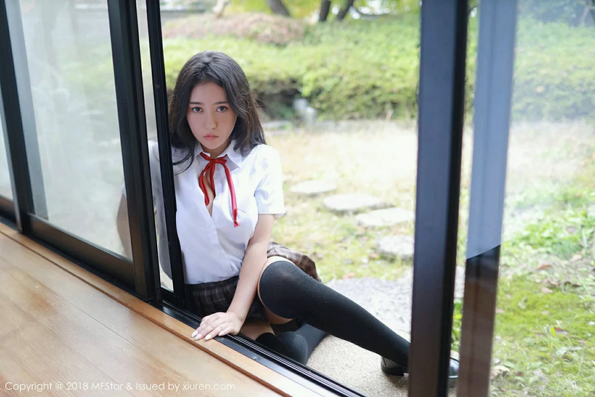 秀人集.com_[MFStar模范学院]Vol.163_嫩模Manuela玛鲁娜日本旅拍户外学生制服靓丽迷人写真42P