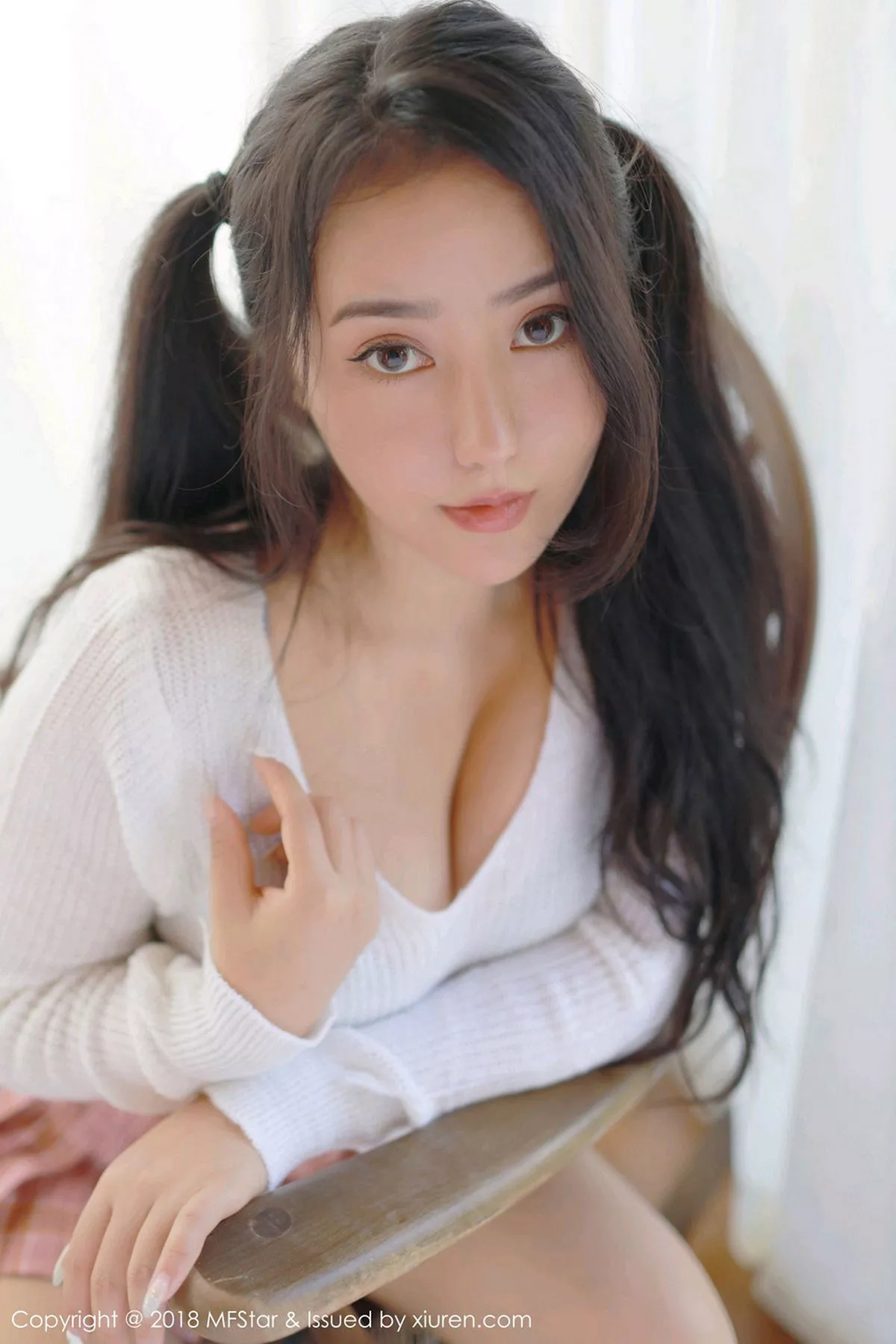 秀人集.com_[MFStar模范学院]Vol.168_女神Manuela玛鲁娜日本旅拍私房粉色短裙秀翘臀极致诱惑写真51P