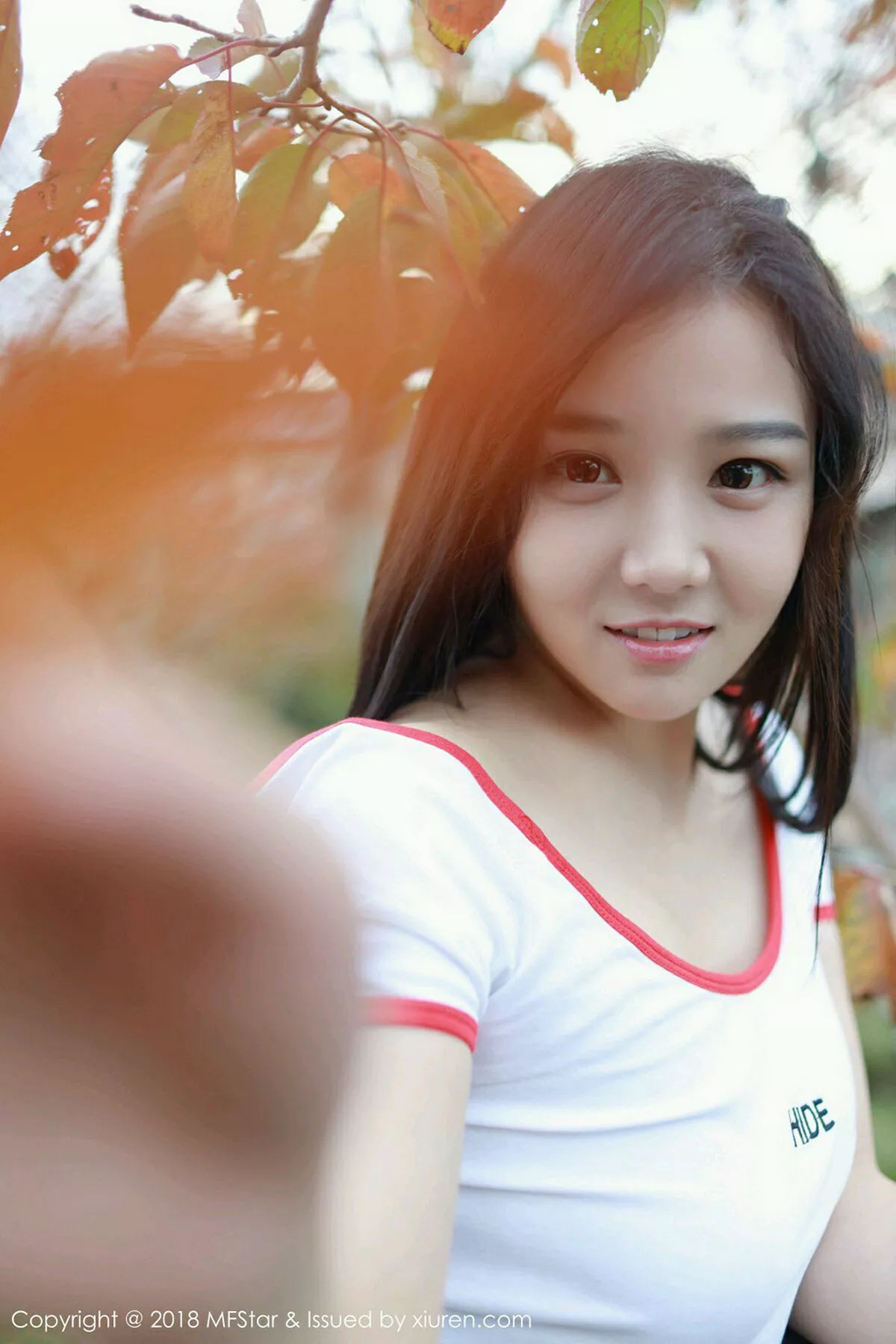 秀人集.com_[MFStar模范学院]Vol.164_女神徐微微mia户外牛仔热裤半脱真空露翘臀屁沟诱惑写真44P