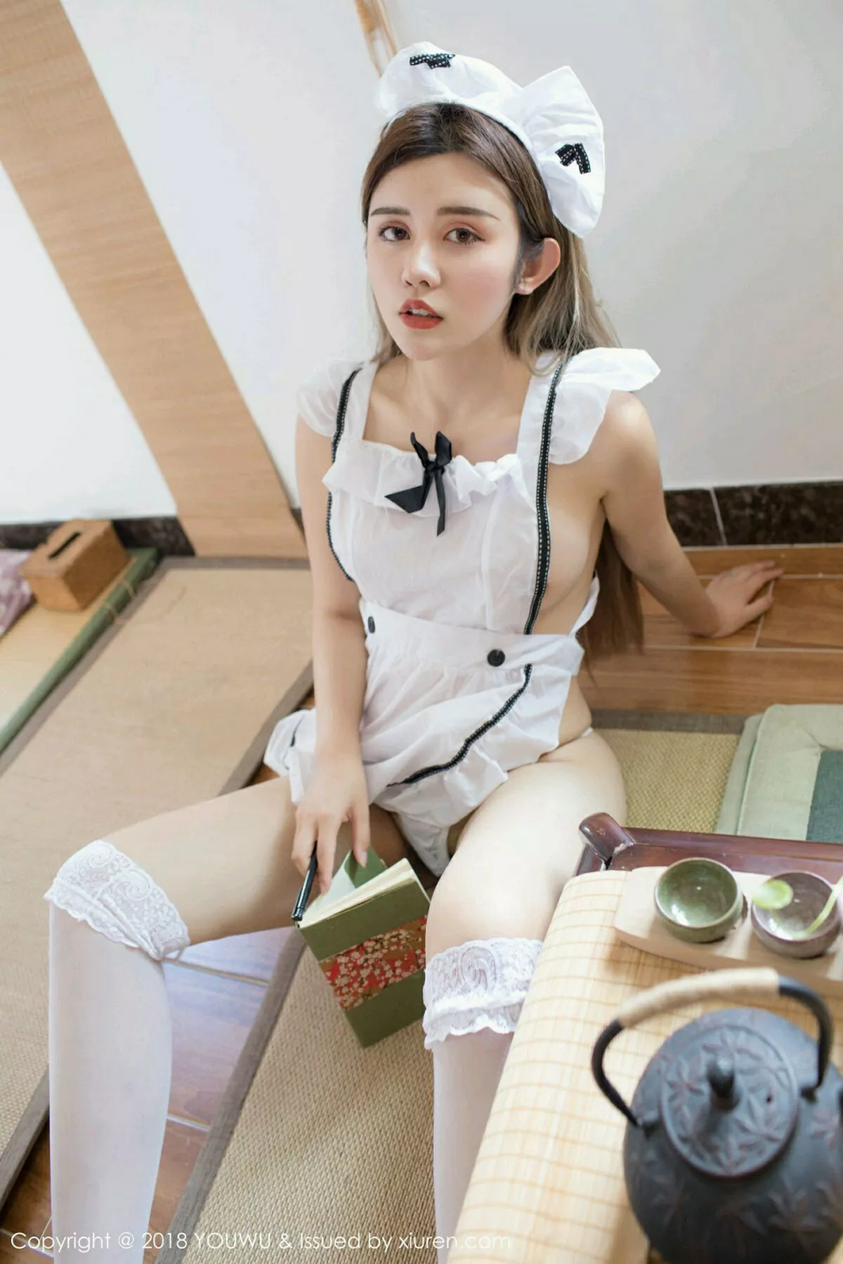秀人集.com_[YouWu尤物馆]Vol.124_女神Cris_卓娅祺私房白色女仆装半脱秀豪乳翘臀极致诱惑写真47P