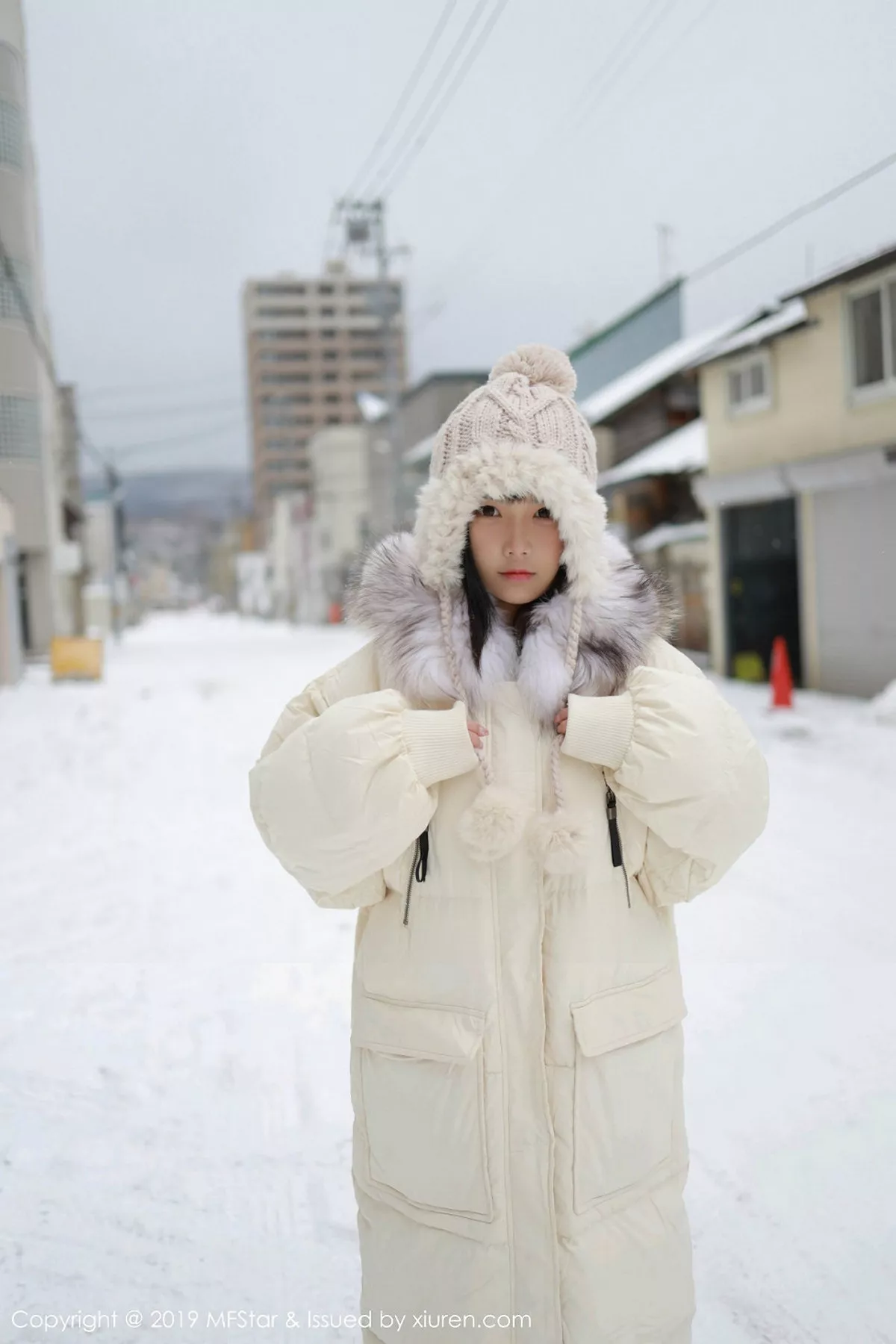 秀人集.com_[MFStar模范学院]Vol.246_嫩模徐微微mia北海道旅拍室外冰天雪地街头主题性感写真61P