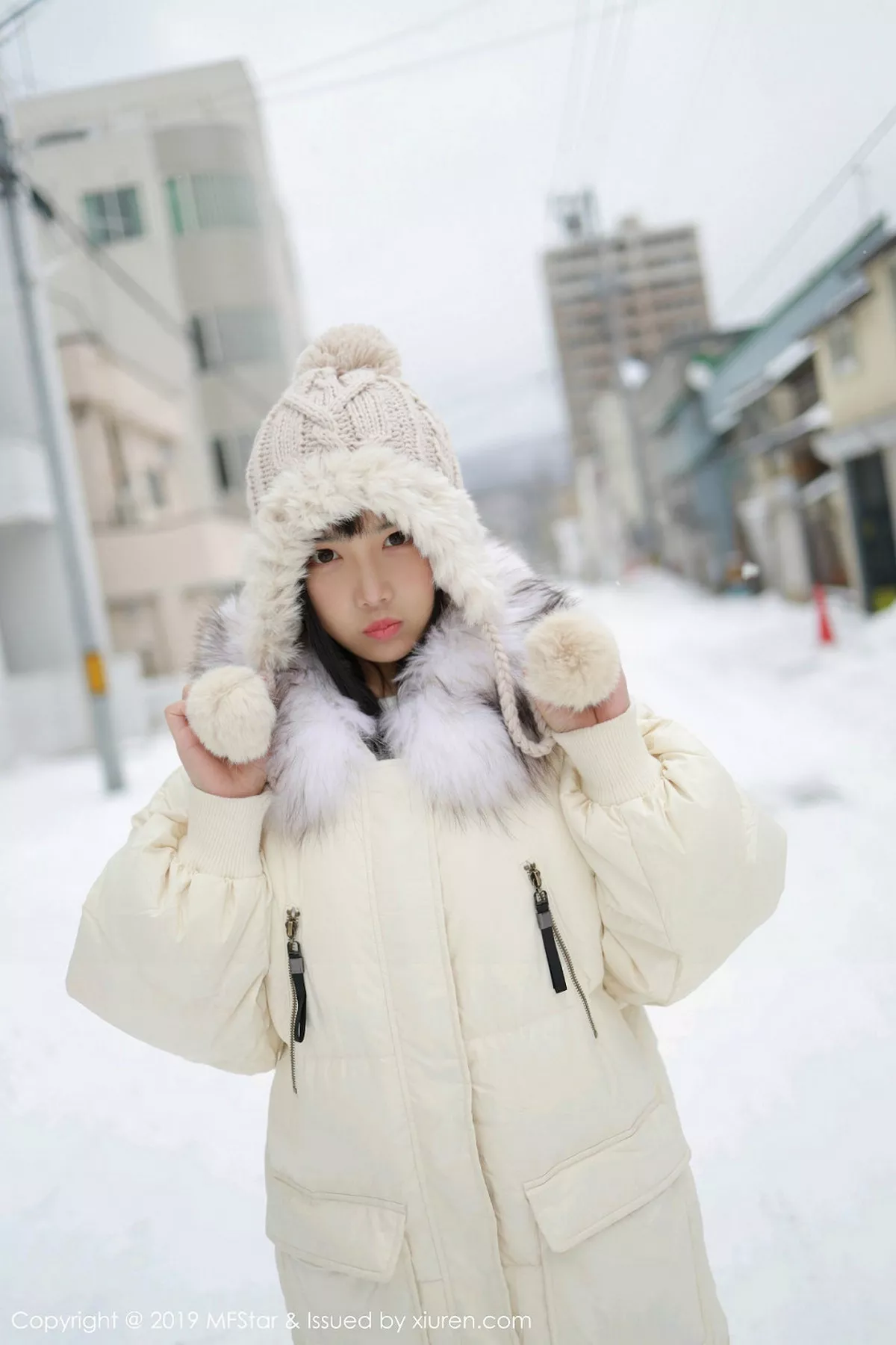 秀人集.com_[MFStar模范学院]Vol.246_嫩模徐微微mia北海道旅拍室外冰天雪地街头主题性感写真61P
