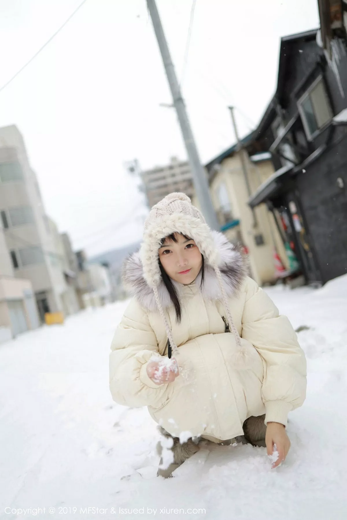 秀人集.com_[MFStar模范学院]Vol.246_嫩模徐微微mia北海道旅拍室外冰天雪地街头主题性感写真61P