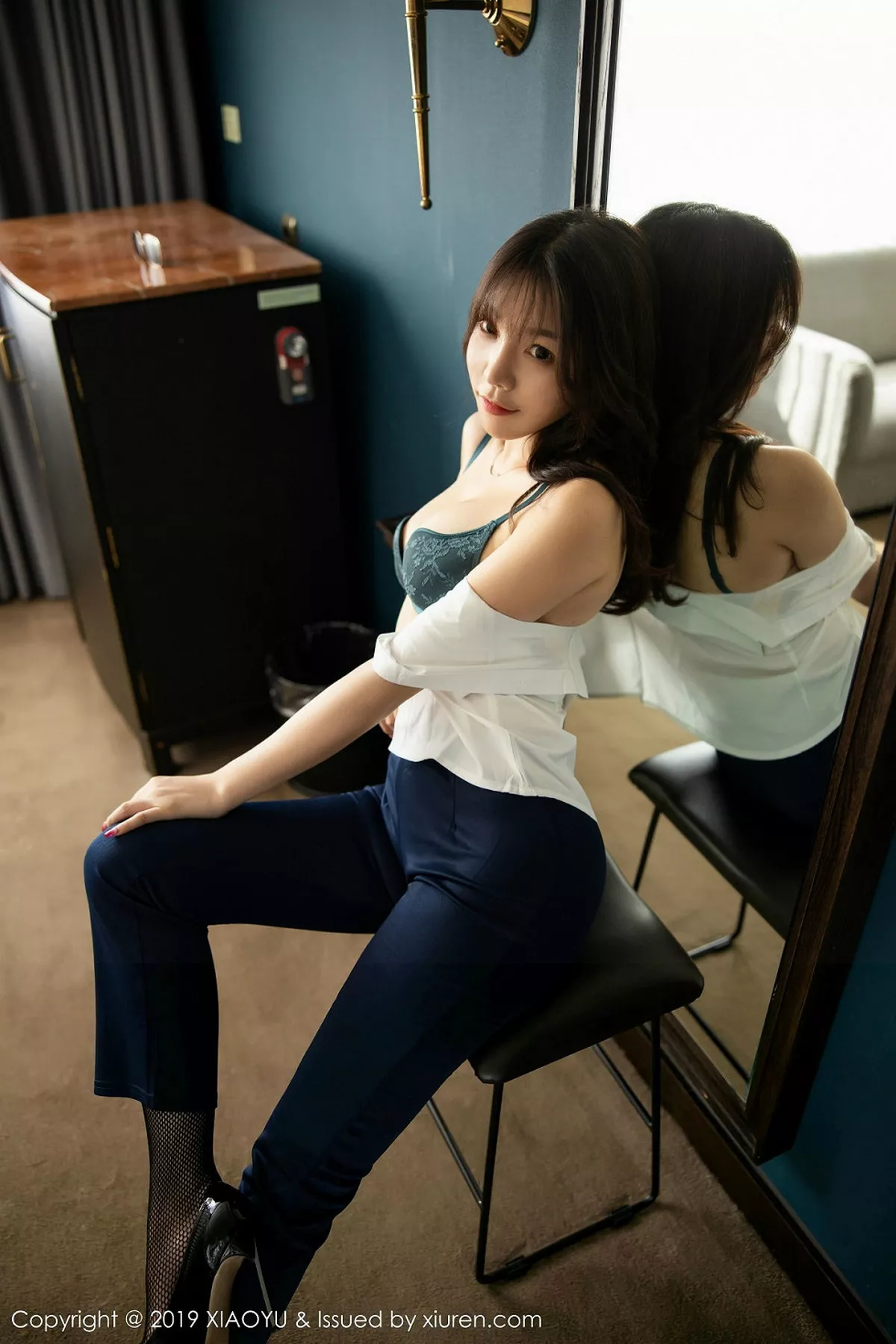 秀人集.com_[XiaoYu画语界]Vol.226_女神芝芝Booty济州岛旅拍脱空乘制服露魅惑黑丝诱惑写真81P