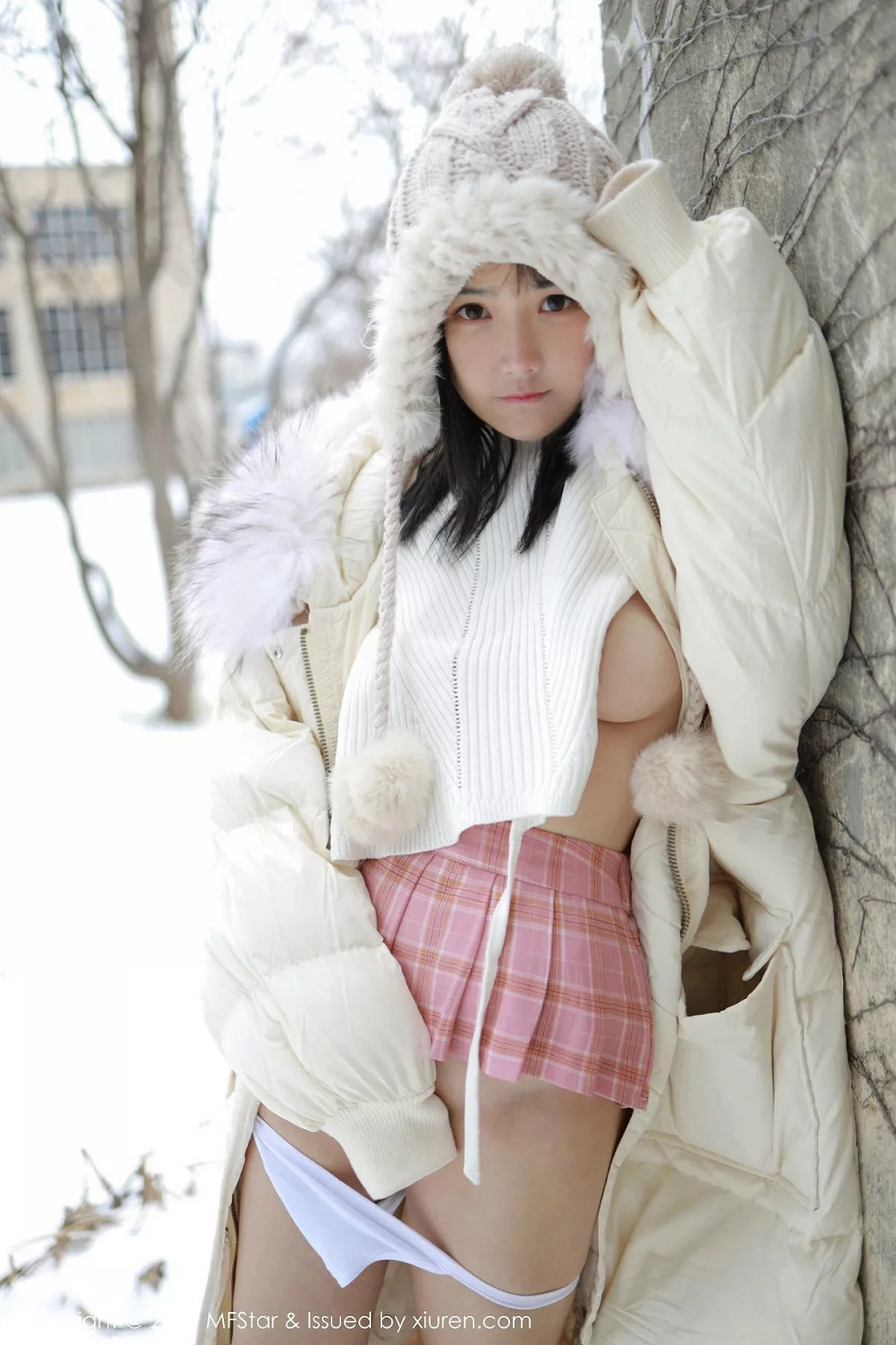 秀人集.com_[MFStar模范学院]Vol.246_嫩模徐微微mia北海道旅拍室外冰天雪地街头主题性感写真61P