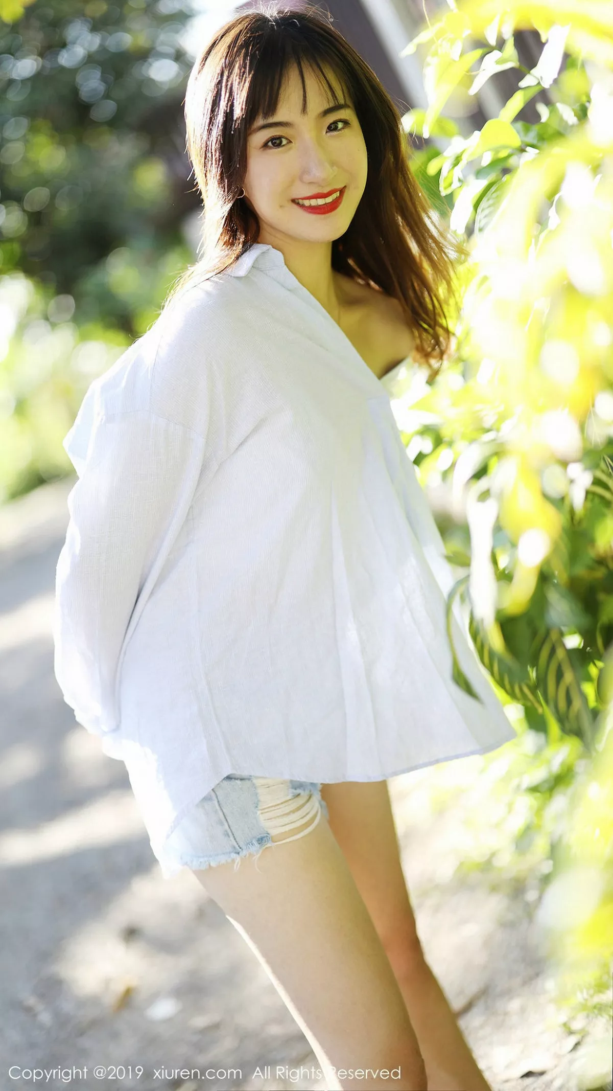 秀人集.com_[XiuRen秀人网]No.1892_嫩模艺儿拿铁泰国旅拍室外小清新主题蕾丝短裙迷人诱惑写真55P