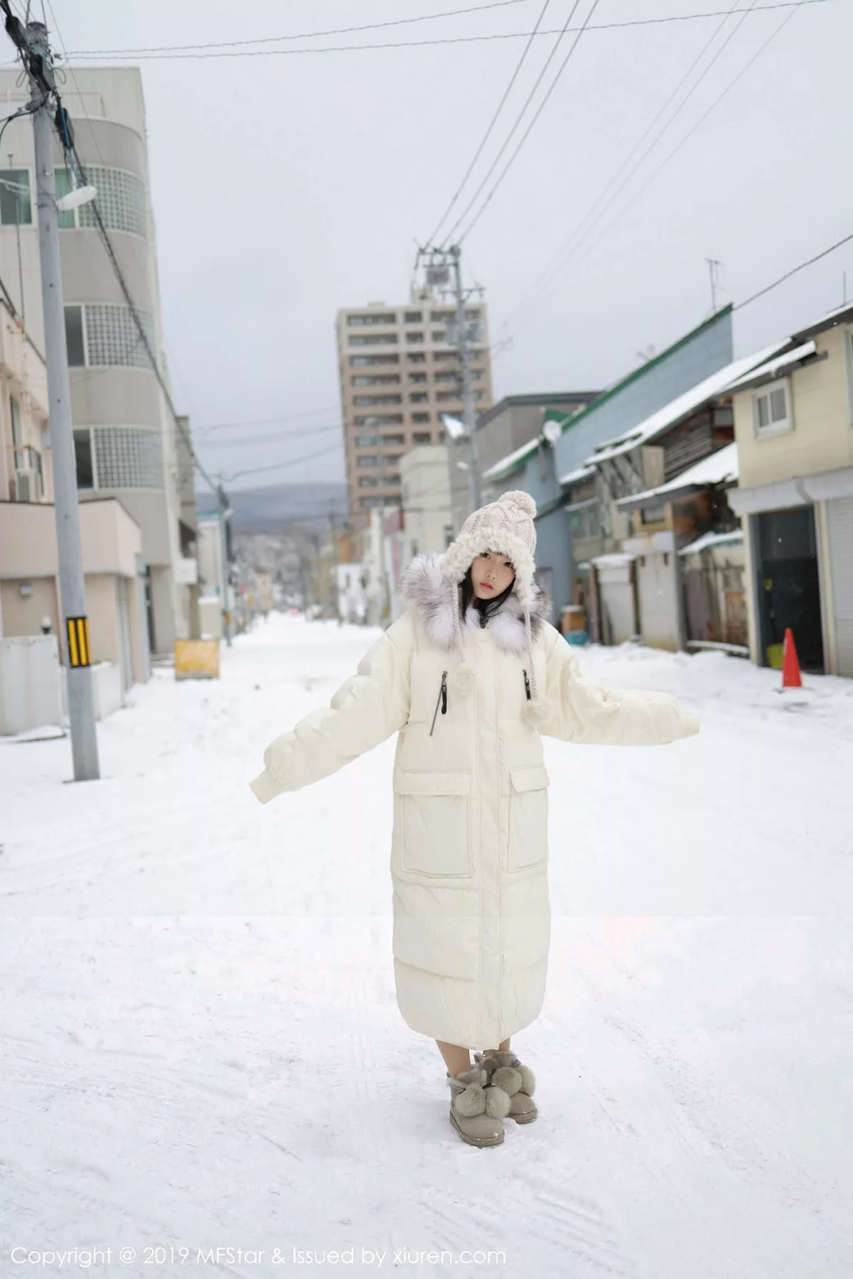 秀人集.com_[MFStar模范学院]Vol.246_嫩模徐微微mia北海道旅拍室外冰天雪地街头主题性感写真61P
