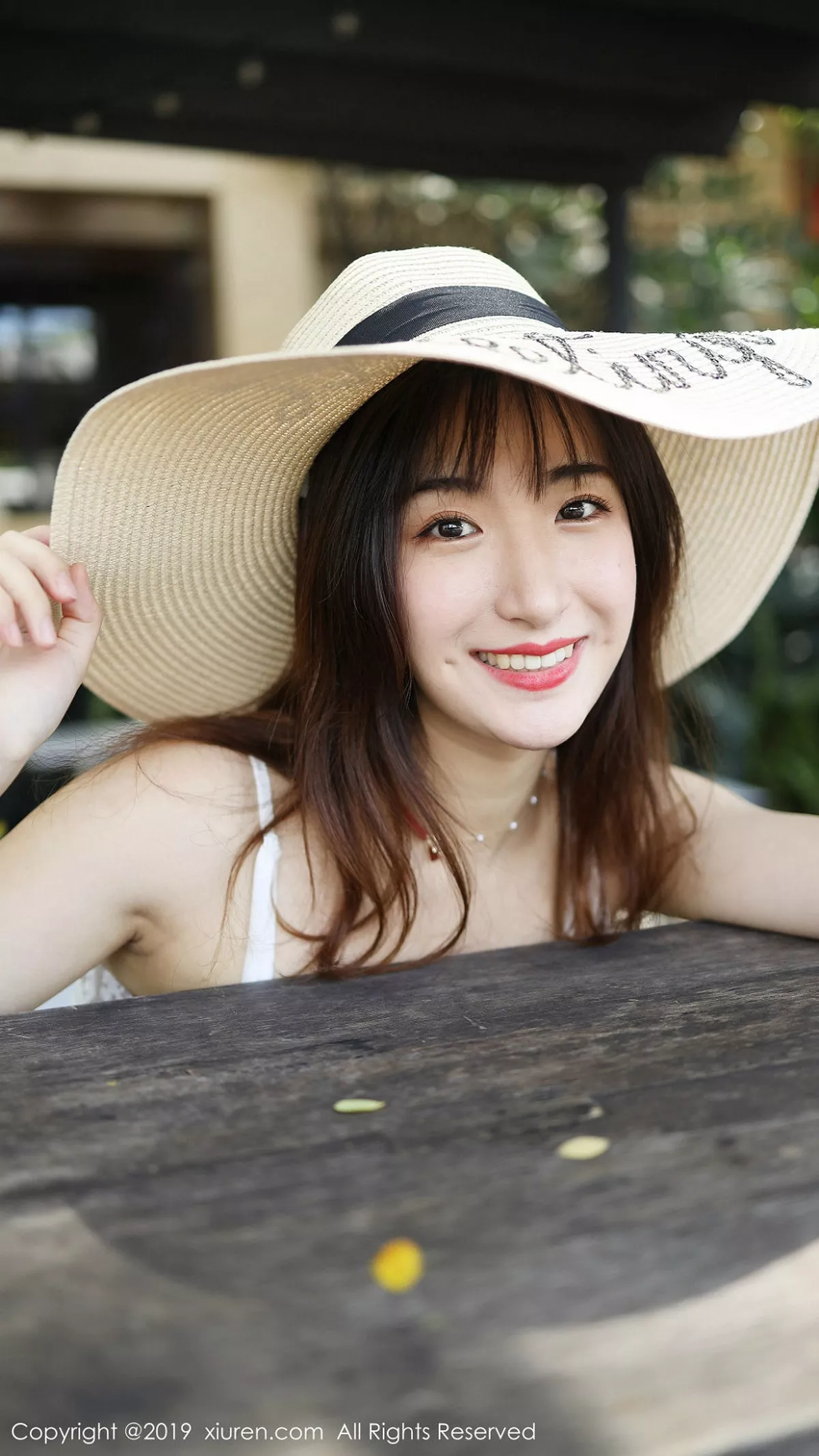 秀人集.com_[XiuRen秀人网]No.1892_嫩模艺儿拿铁泰国旅拍室外小清新主题蕾丝短裙迷人诱惑写真55P