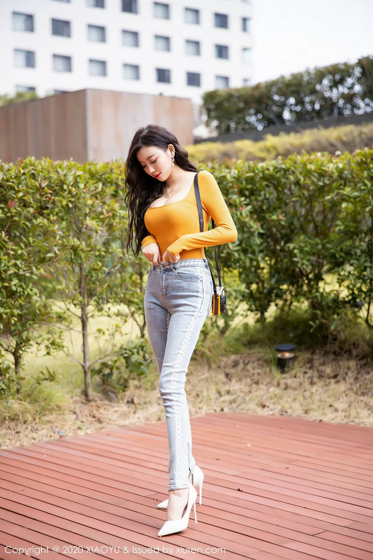 秀人集.com_[XiaoYu画语界]Vol.228_女神杨晨晨sugar济州岛旅拍撩衣真空半露豪乳撩人诱惑写真63P