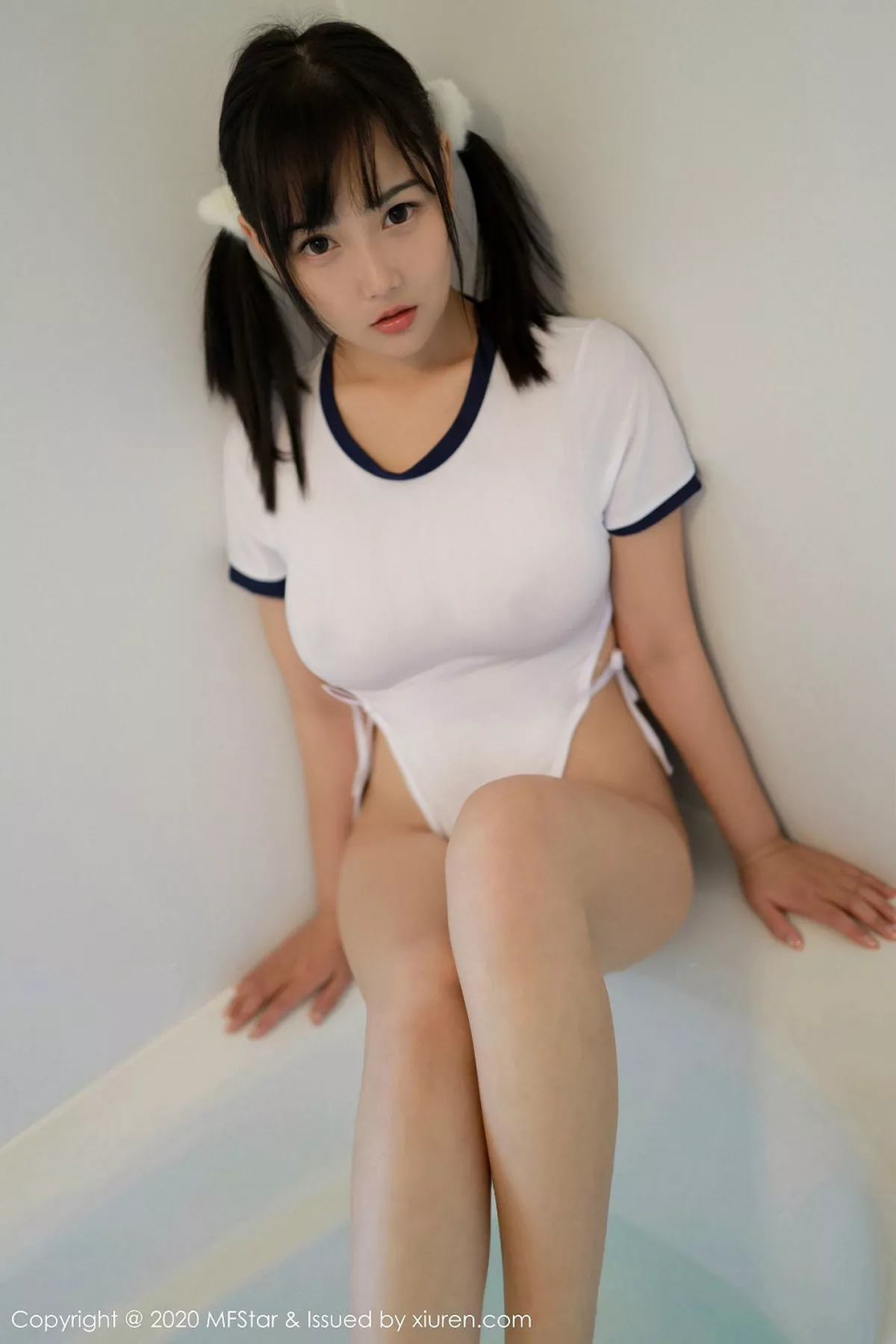 秀人集.com_[MFStar模范学院]Vol.250_嫩模徐微微mia北海道旅拍浴缸里死库水秀巨乳诱惑写真54P