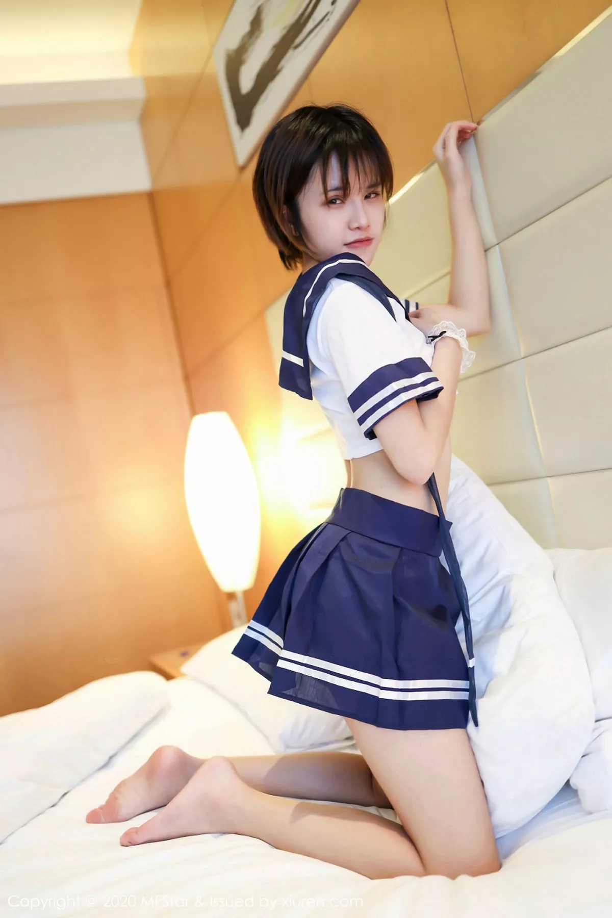 秀人集.com_[MFStar模范学院]Vol.252_嫩模小姿2002私房清楚校服半脱真空露翘臀撩人诱惑写真50P