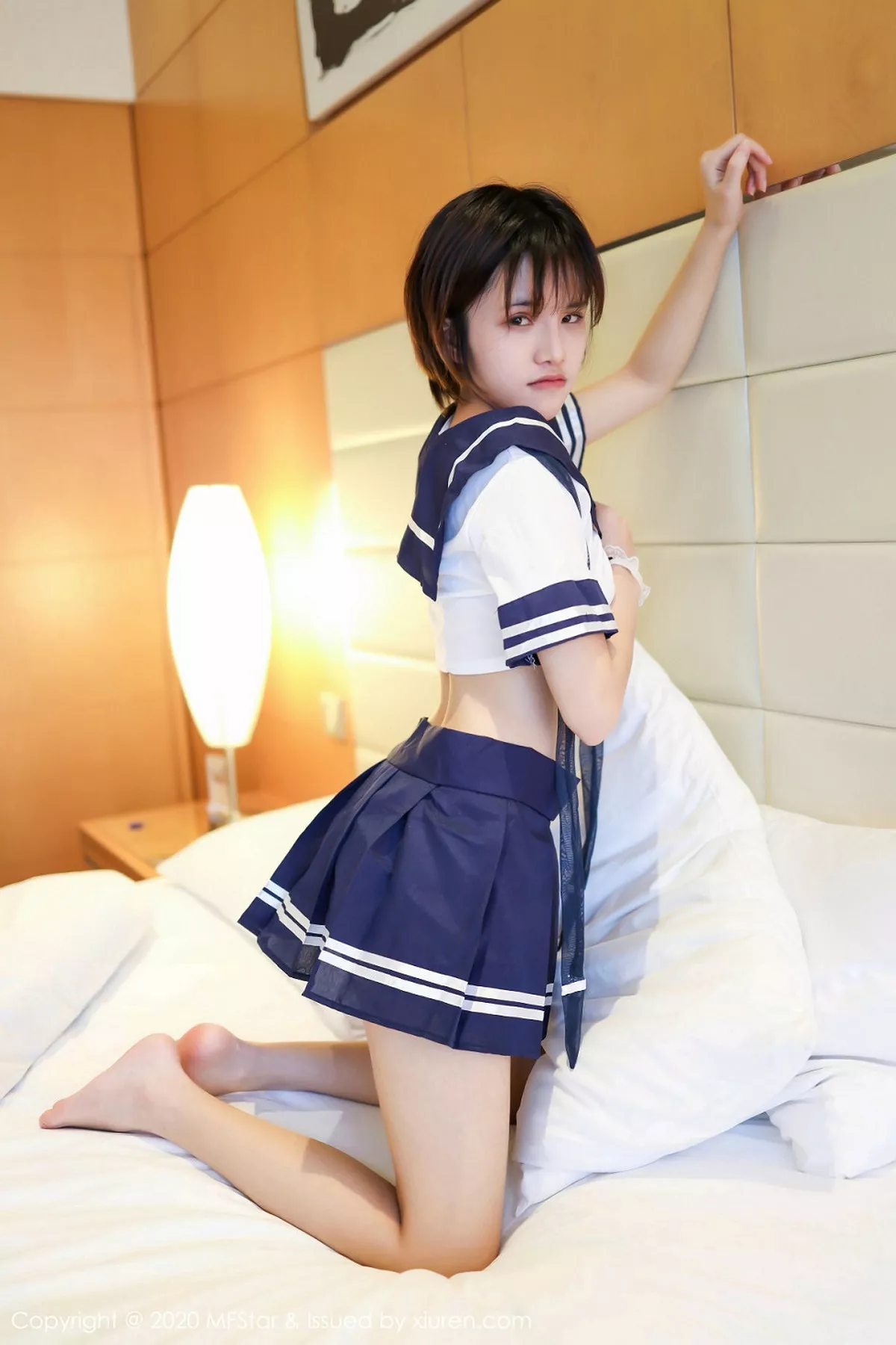 秀人集.com_[MFStar模范学院]Vol.252_嫩模小姿2002私房清楚校服半脱真空露翘臀撩人诱惑写真50P