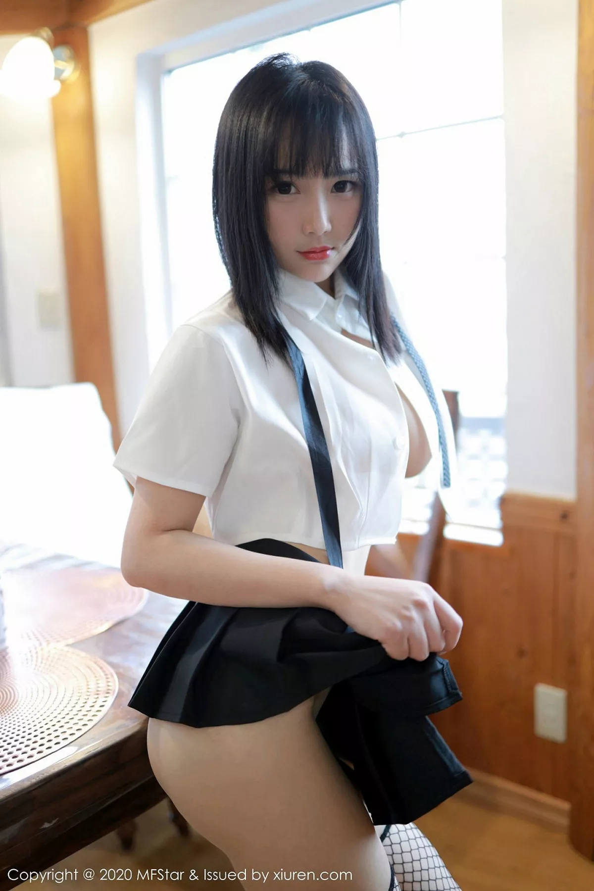 秀人集.com_[MFStar模范学院]Vol.255_女神徐微微mia日本旅拍私房黑短裙露丁字裤翘臀诱惑写真52P