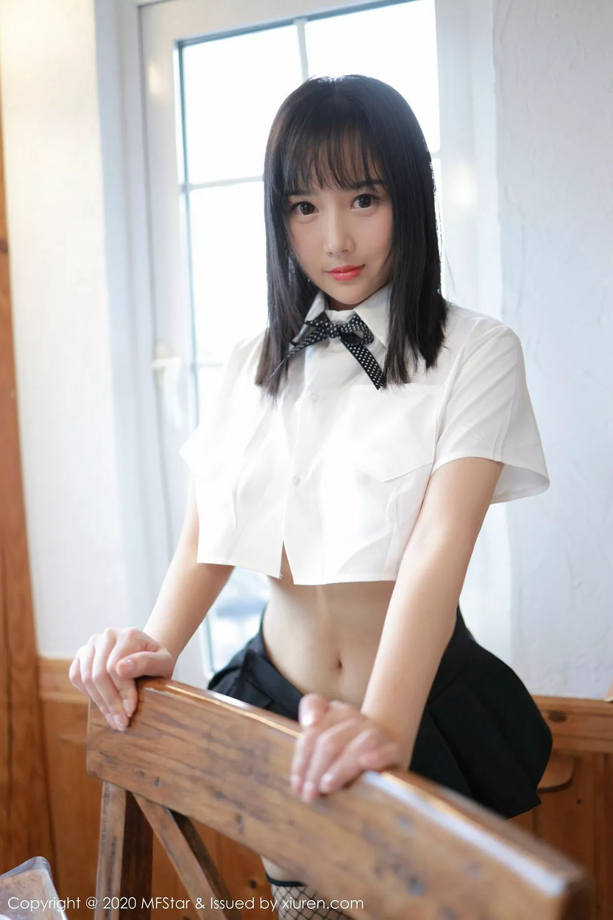 秀人集.com_[MFStar模范学院]Vol.255_女神徐微微mia日本旅拍私房黑短裙露丁字裤翘臀诱惑写真52P
