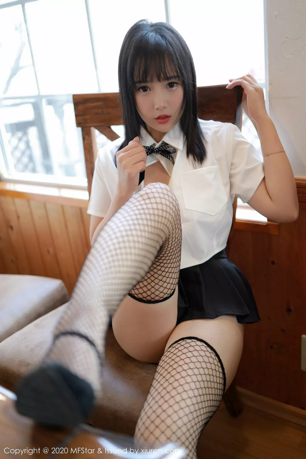 秀人集.com_[MFStar模范学院]Vol.255_女神徐微微mia日本旅拍私房黑短裙露丁字裤翘臀诱惑写真52P