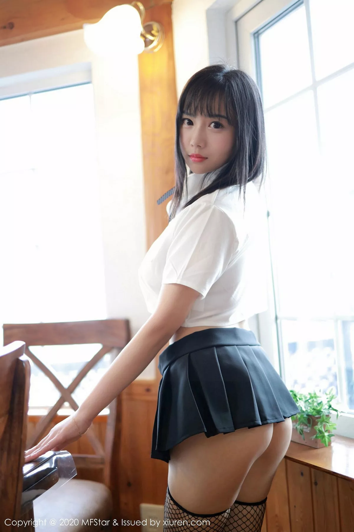秀人集.com_[MFStar模范学院]Vol.255_女神徐微微mia日本旅拍私房黑短裙露丁字裤翘臀诱惑写真52P