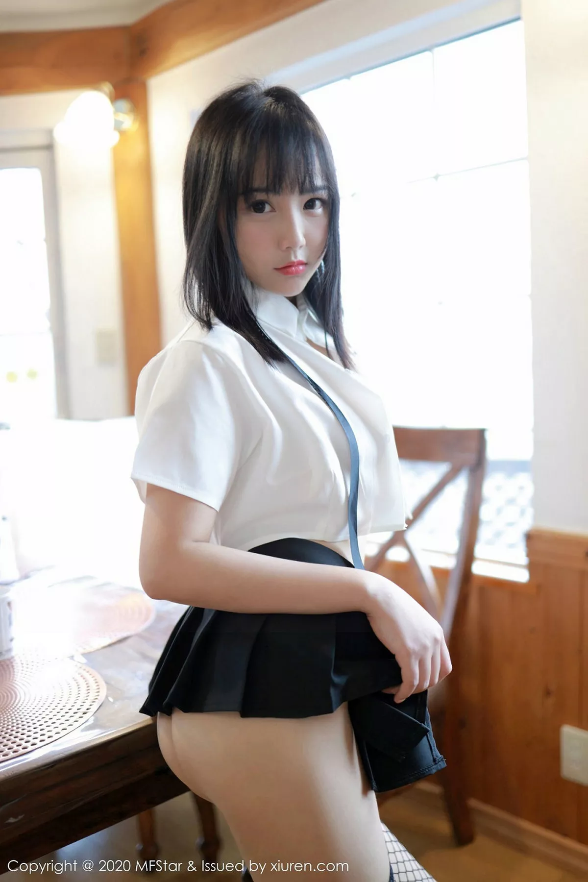 秀人集.com_[MFStar模范学院]Vol.255_女神徐微微mia日本旅拍私房黑短裙露丁字裤翘臀诱惑写真52P