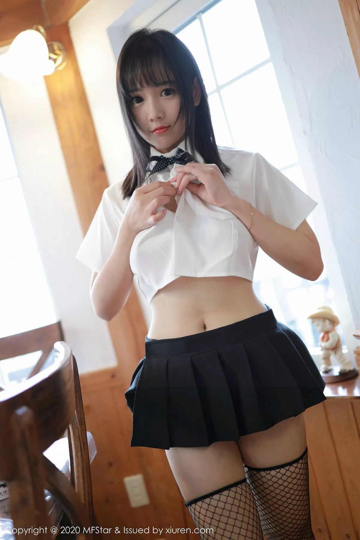 秀人集.com_[MFStar模范学院]Vol.255_女神徐微微mia日本旅拍私房黑短裙露丁字裤翘臀诱惑写真52P