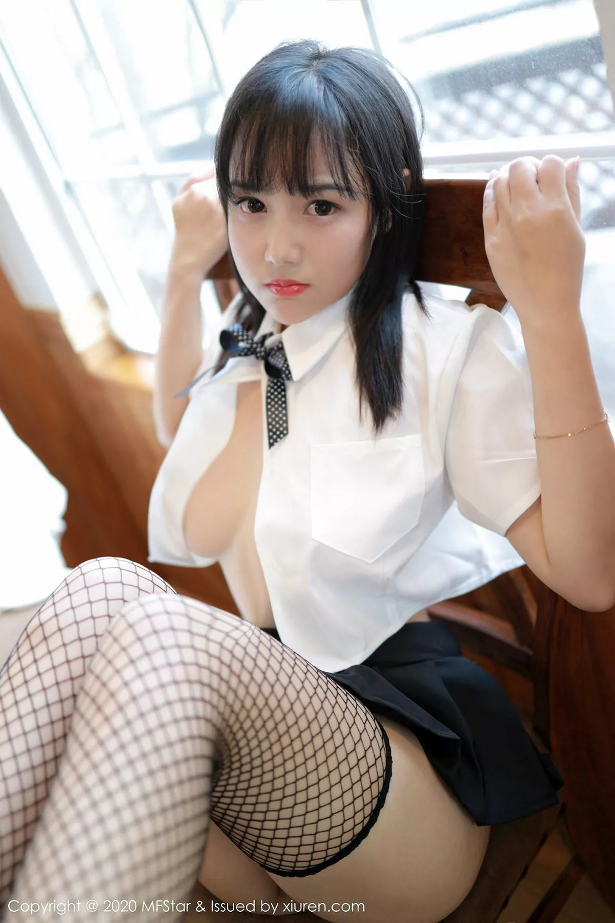 秀人集.com_[MFStar模范学院]Vol.255_女神徐微微mia日本旅拍私房黑短裙露丁字裤翘臀诱惑写真52P