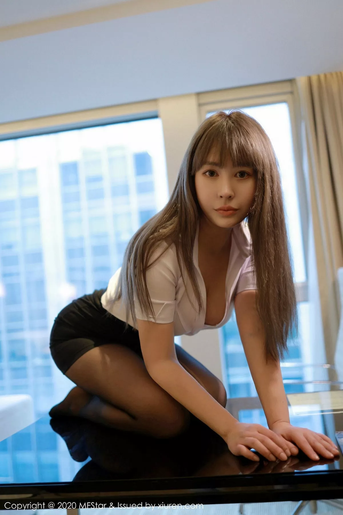 秀人集.com_[MFStar模范学院]Vol.257_嫩模Evelyn艾莉职场秘书制服白衬衣露豪乳半球诱惑写真70P