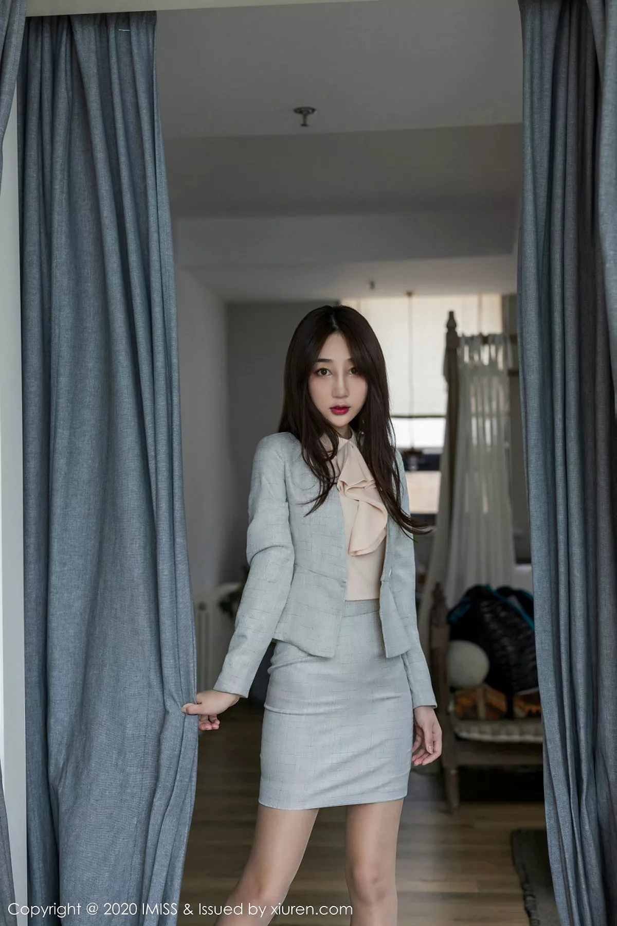秀人集.com_[IMISS爱蜜社]Vol.435_嫩模九月生短裙职业装丝足美腿系列白色蕾丝内衣完美诱惑写真60P