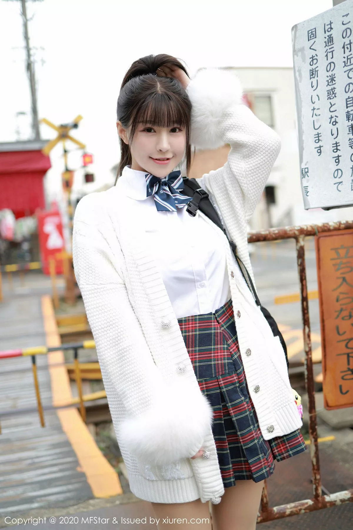 秀人集.com_[MFStar模范学院]Vol.259_嫩模朱可儿Flower日本旅拍尾随学生剧情主题魅惑写真73P