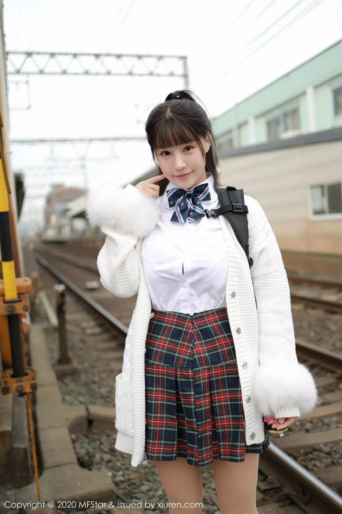 秀人集.com_[MFStar模范学院]Vol.259_嫩模朱可儿Flower日本旅拍尾随学生剧情主题魅惑写真73P