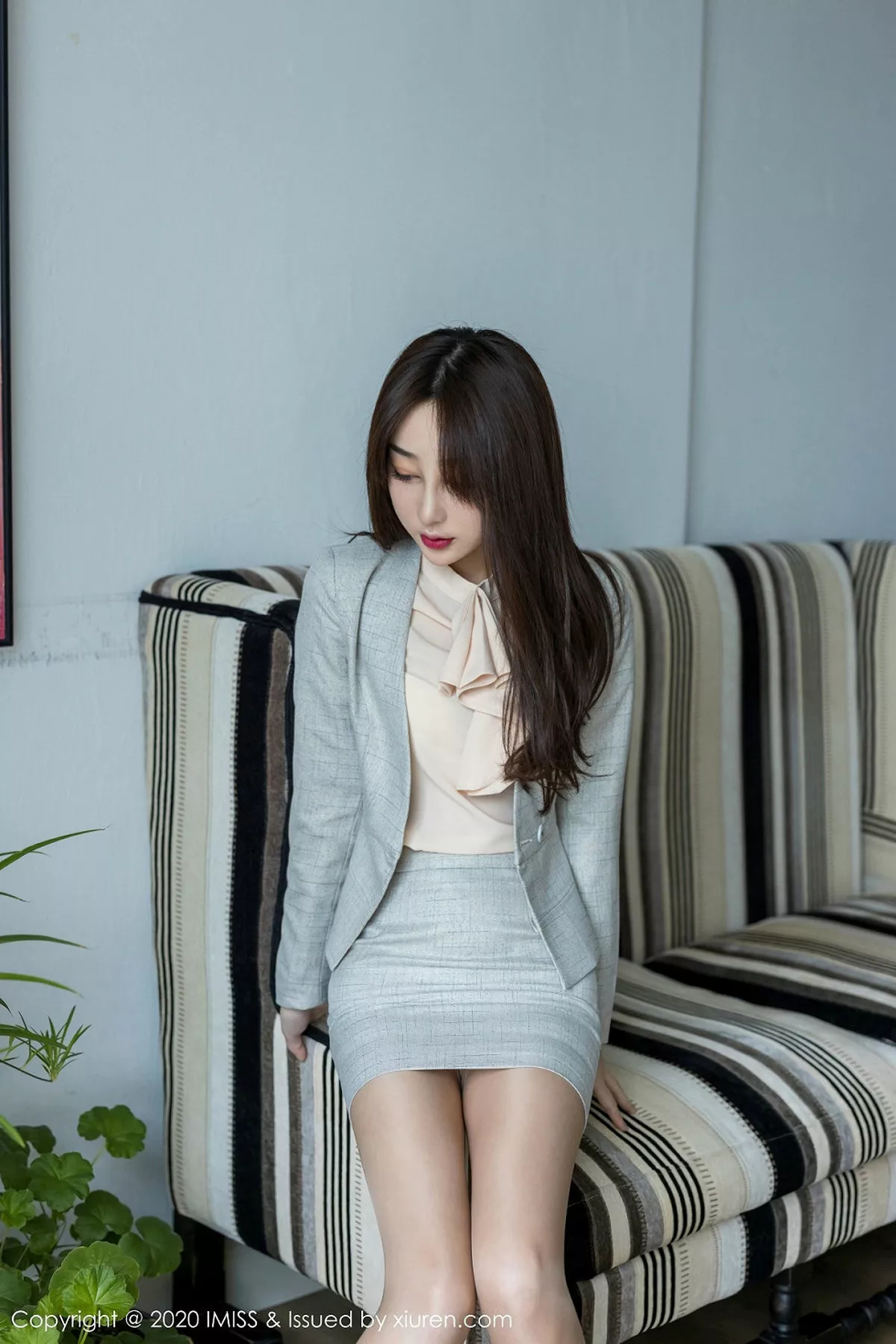 秀人集.com_[IMISS爱蜜社]Vol.435_嫩模九月生短裙职业装丝足美腿系列白色蕾丝内衣完美诱惑写真60P