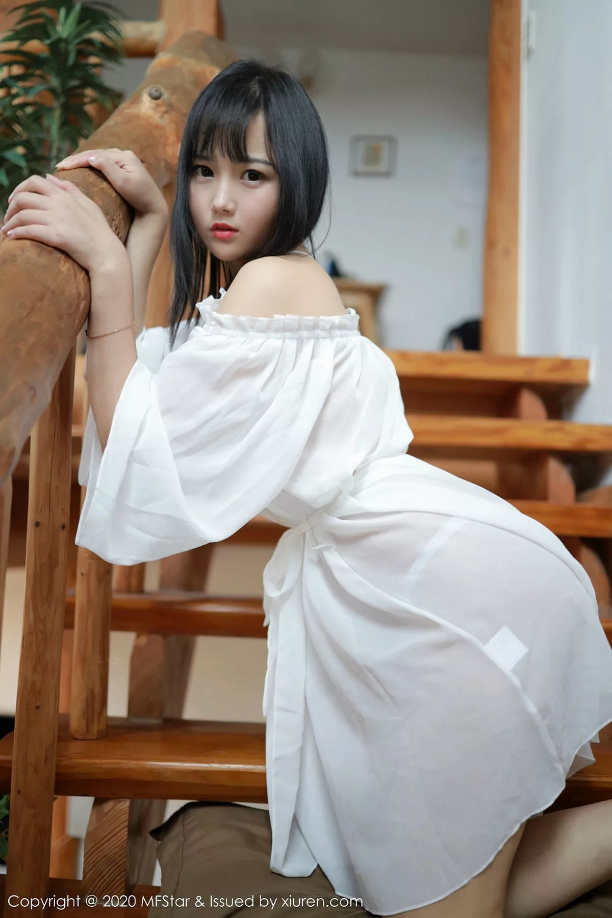 秀人集.com_[MFStar模范学院]Vol.260_嫩模徐微微mia日本旅拍白色透视薄纱真空秀童颜巨乳诱惑写真50P
