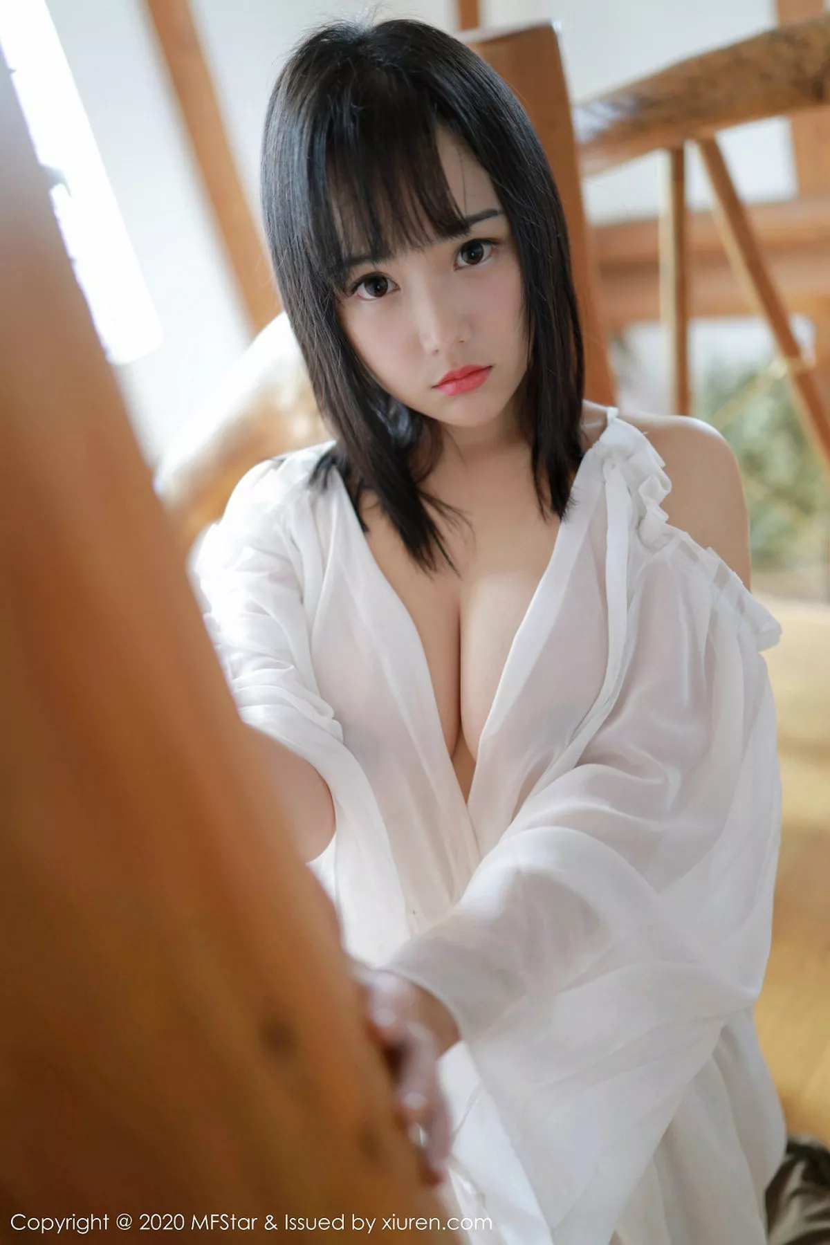 秀人集.com_[MFStar模范学院]Vol.260_嫩模徐微微mia日本旅拍白色透视薄纱真空秀童颜巨乳诱惑写真50P