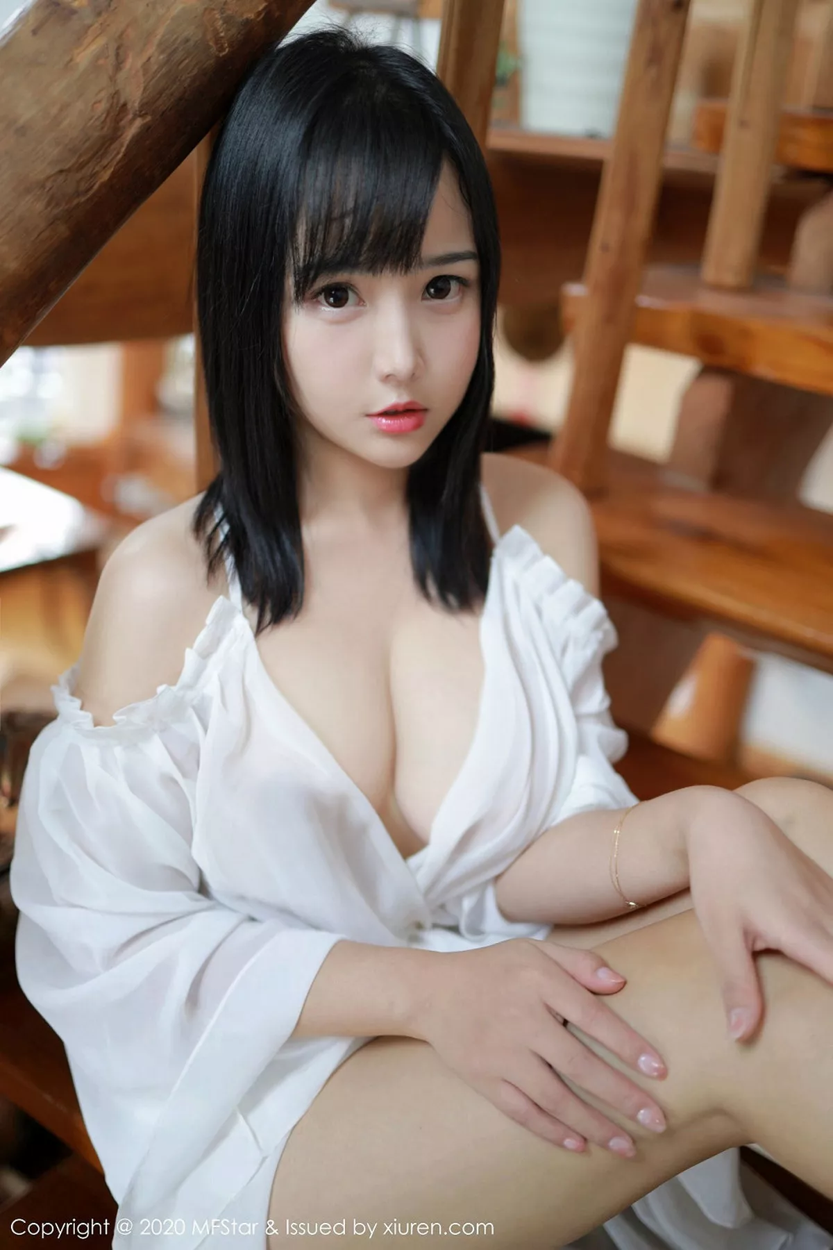 秀人集.com_[MFStar模范学院]Vol.260_嫩模徐微微mia日本旅拍白色透视薄纱真空秀童颜巨乳诱惑写真50P
